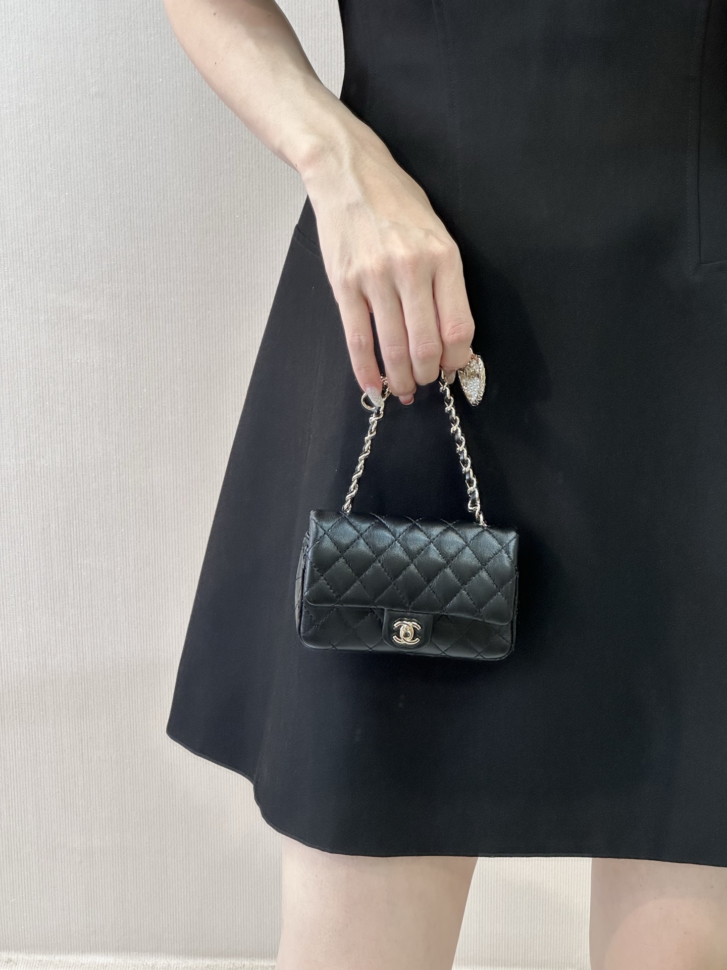 Chanel 25A Mini CF Pendant Bag - Image 3