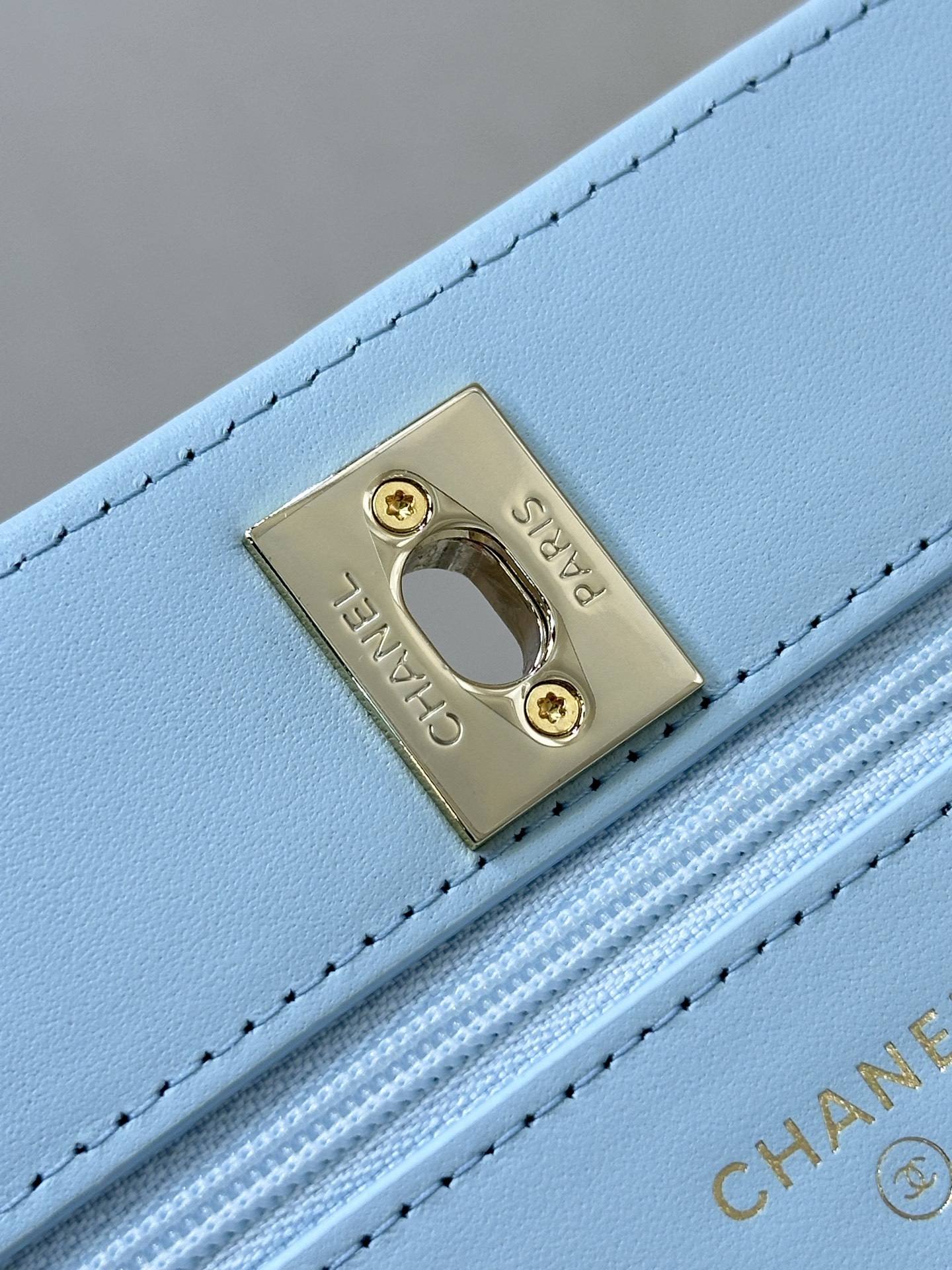 Quilted Metal Handle WOC Crossbody Bag - Image 3