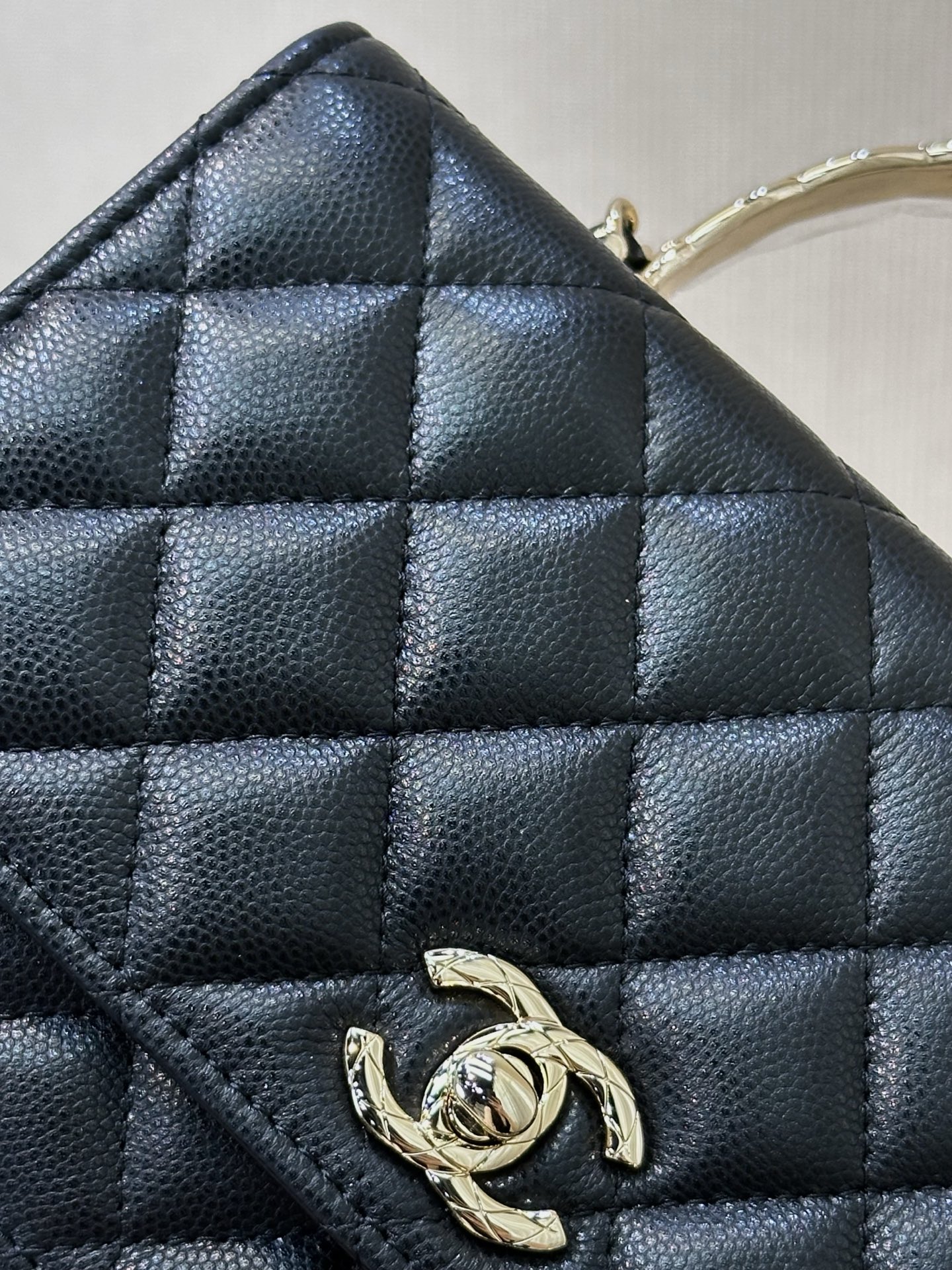 Quilted Metal Handle WOC Crossbody Bag - Image 3