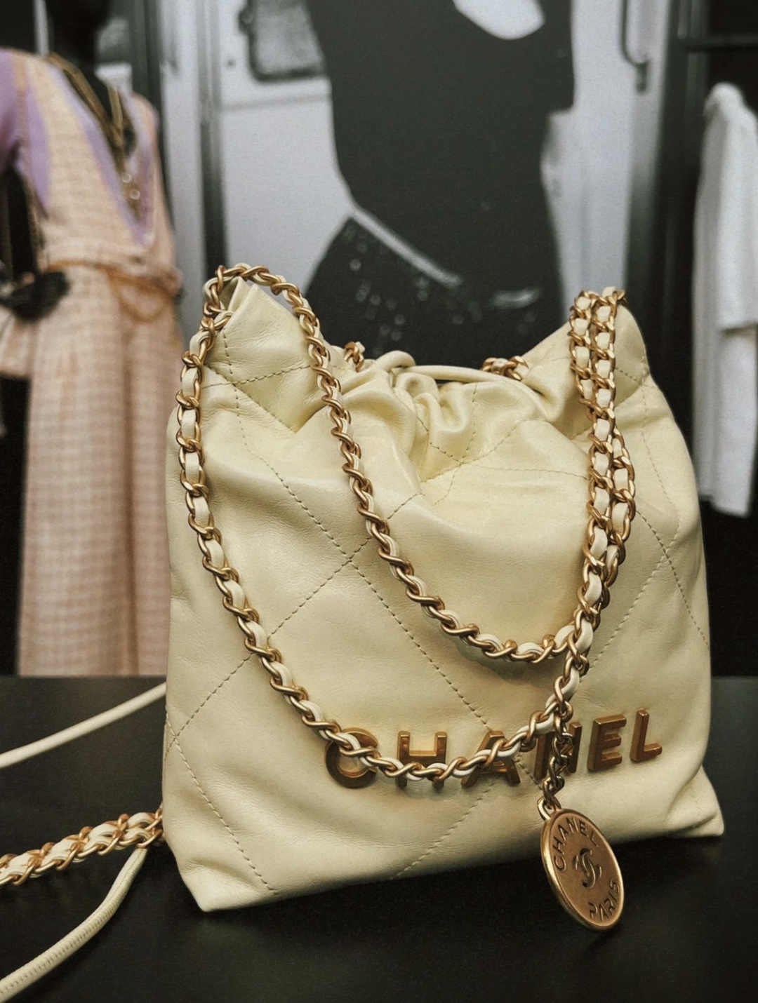 Chanel Mini 22 Leather Shoulder Bag - Image 3
