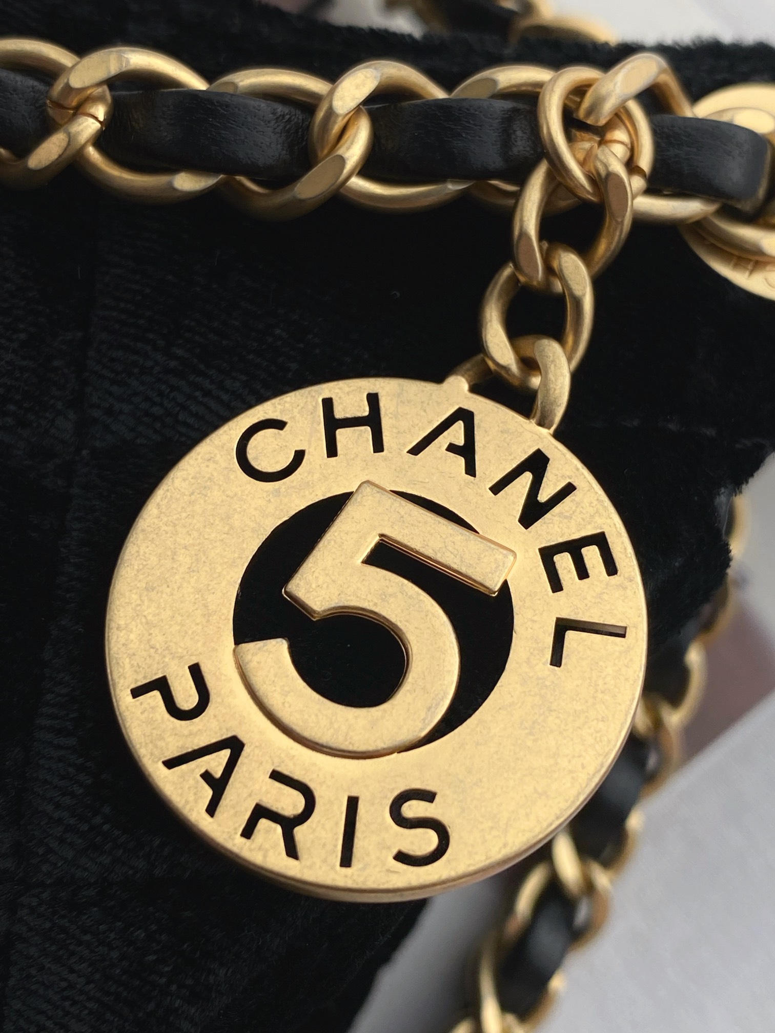 Chanel 23 Velvet Hobo Shoulder Bag - Image 3
