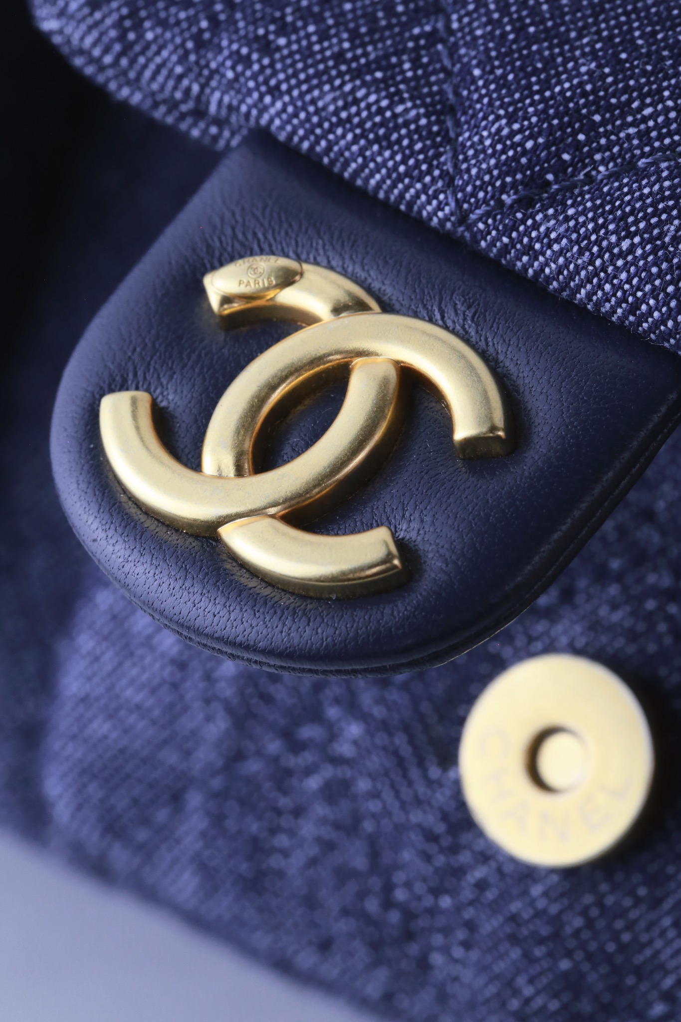 Chanel 25C Denim Hobo Bag - Image 3