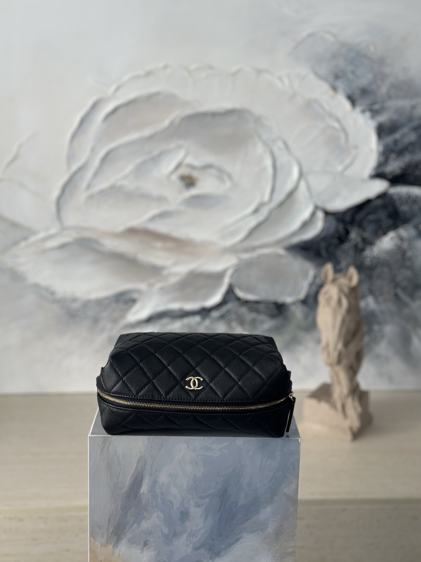 Chanel Spring/Summer Small Zip Carry Bag A4990 - Image 3