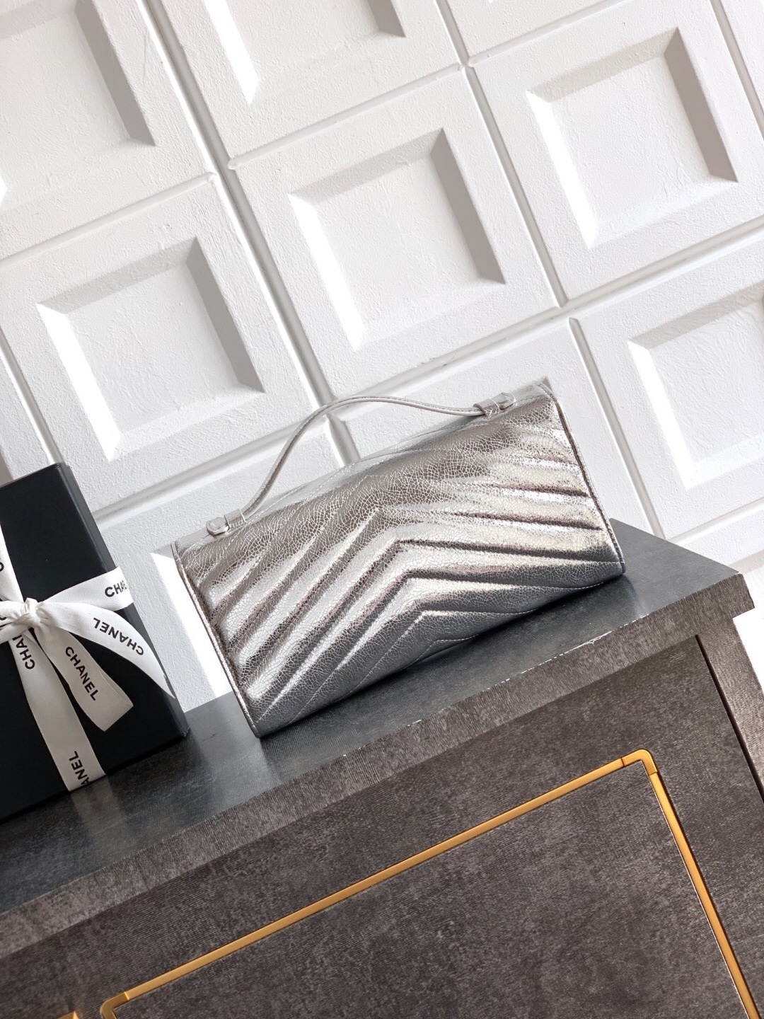 OHANEL 26X Series AS6044 Silver Diamond-Quilted Clutch Bag - Image 3