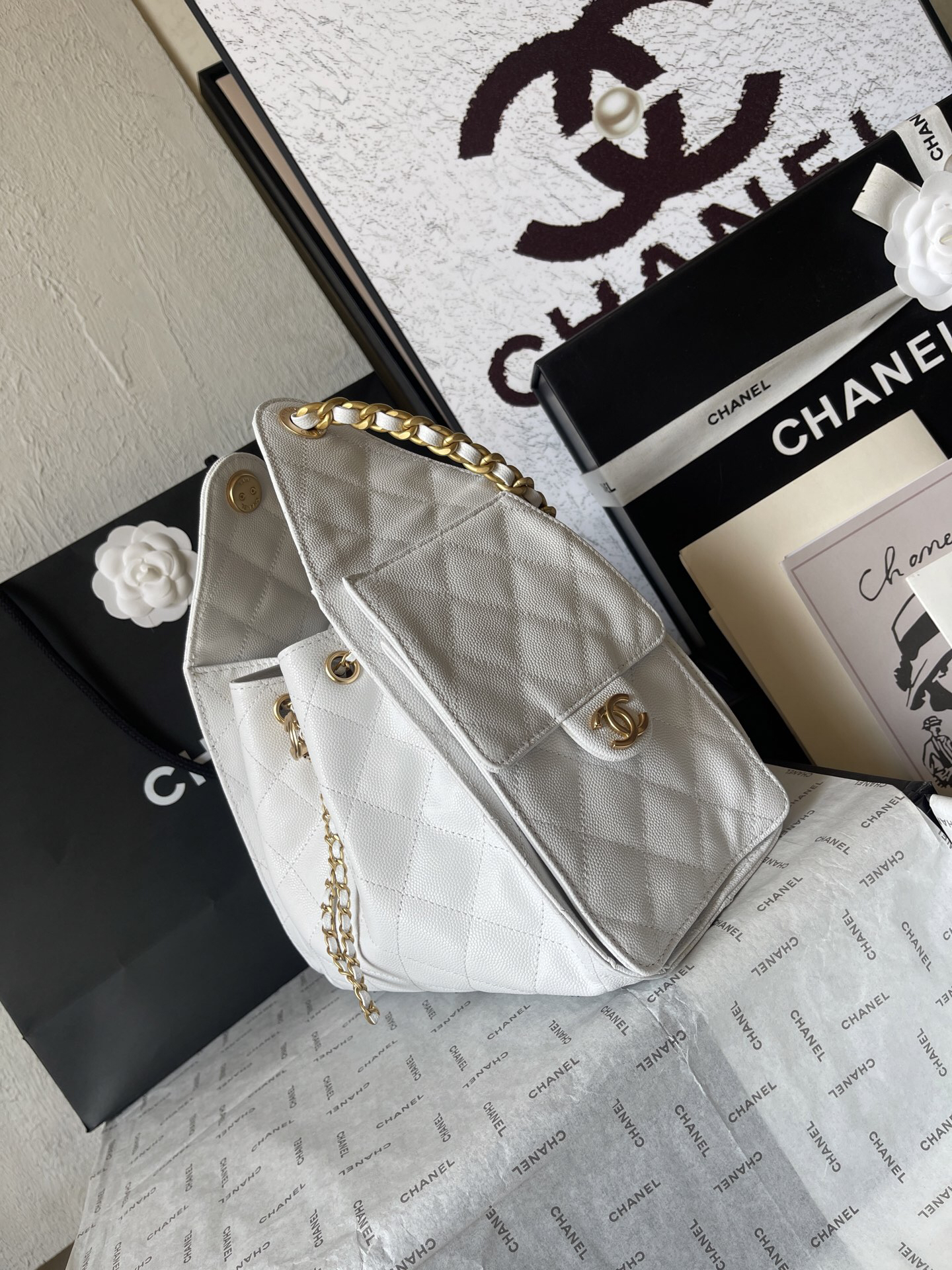 Chanel Small Pebbled Leather Hobo Shoulder Bag - Image 3