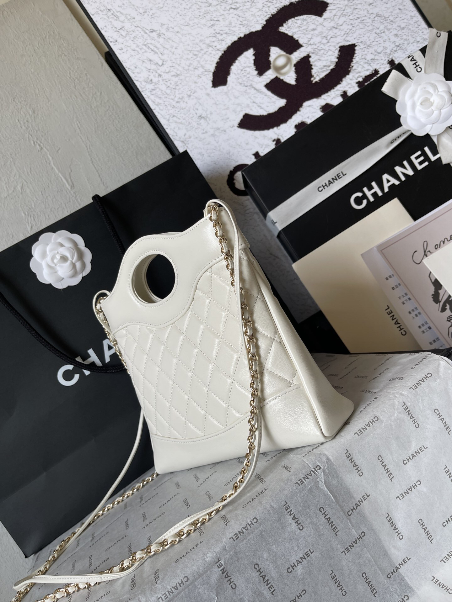 Chanel 23A 31 Bag - Image 3