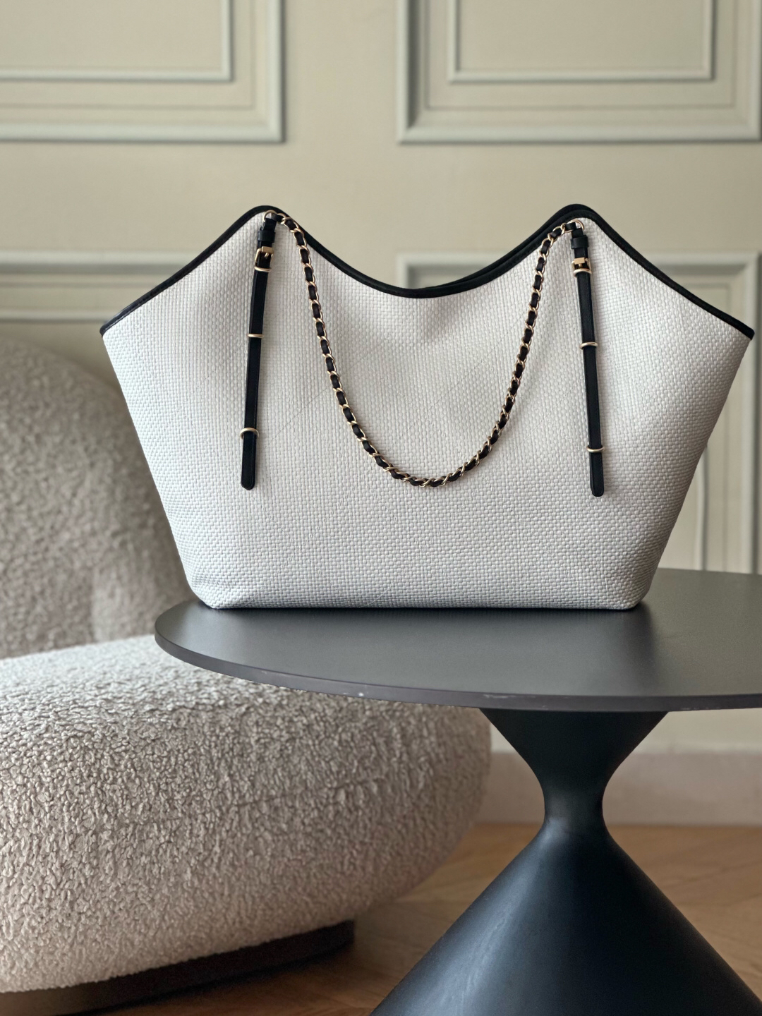 Chanel 25S Maxi Hobo Tote Bag - Image 3