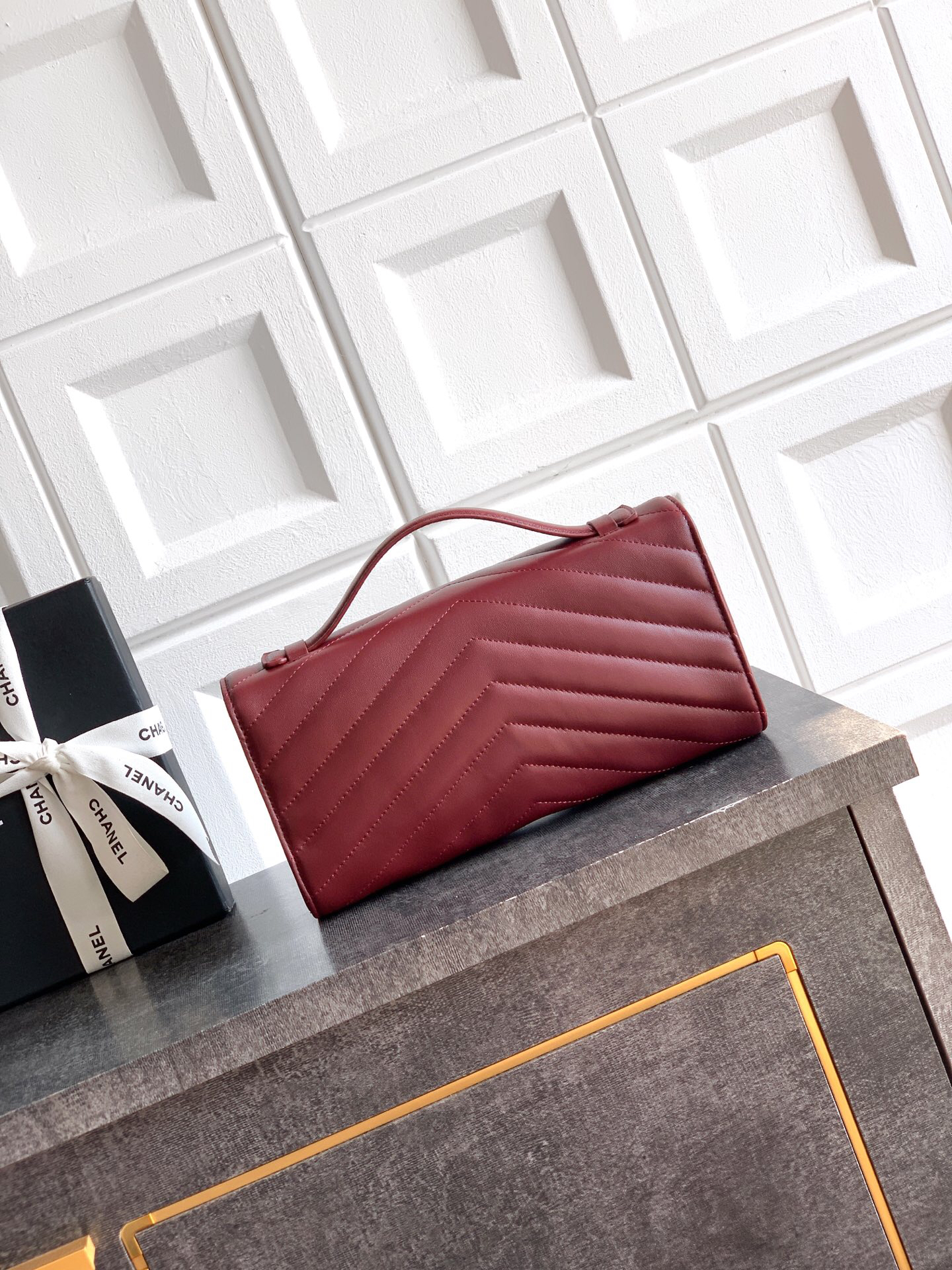 Red 26X Series Leather Handbag - Image 3
