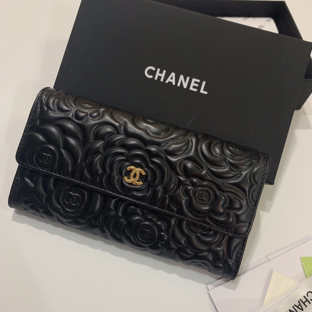 Chanel Camellia Lambskin Wallet with Gold Clasp - Image 3