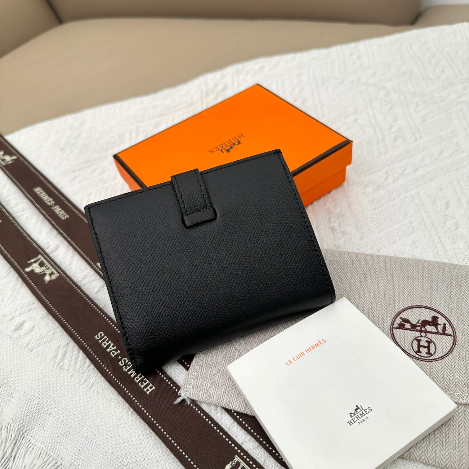 Hermes 5120 Palm-Grain Leather Wallet with Gold-Tone Clasp - Image 3