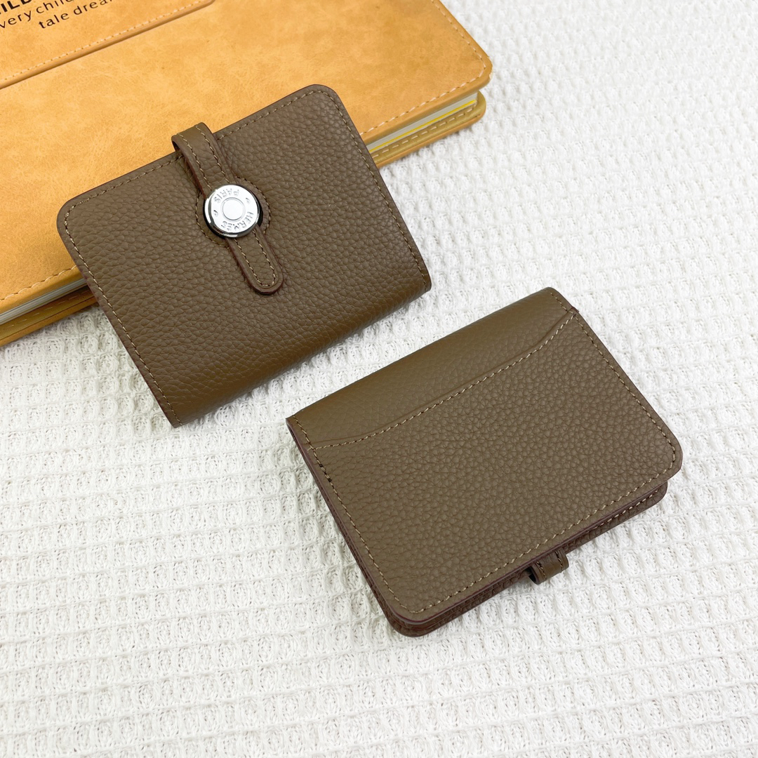 Hermès Togo Leather Card Holder Model 0510 - Image 3
