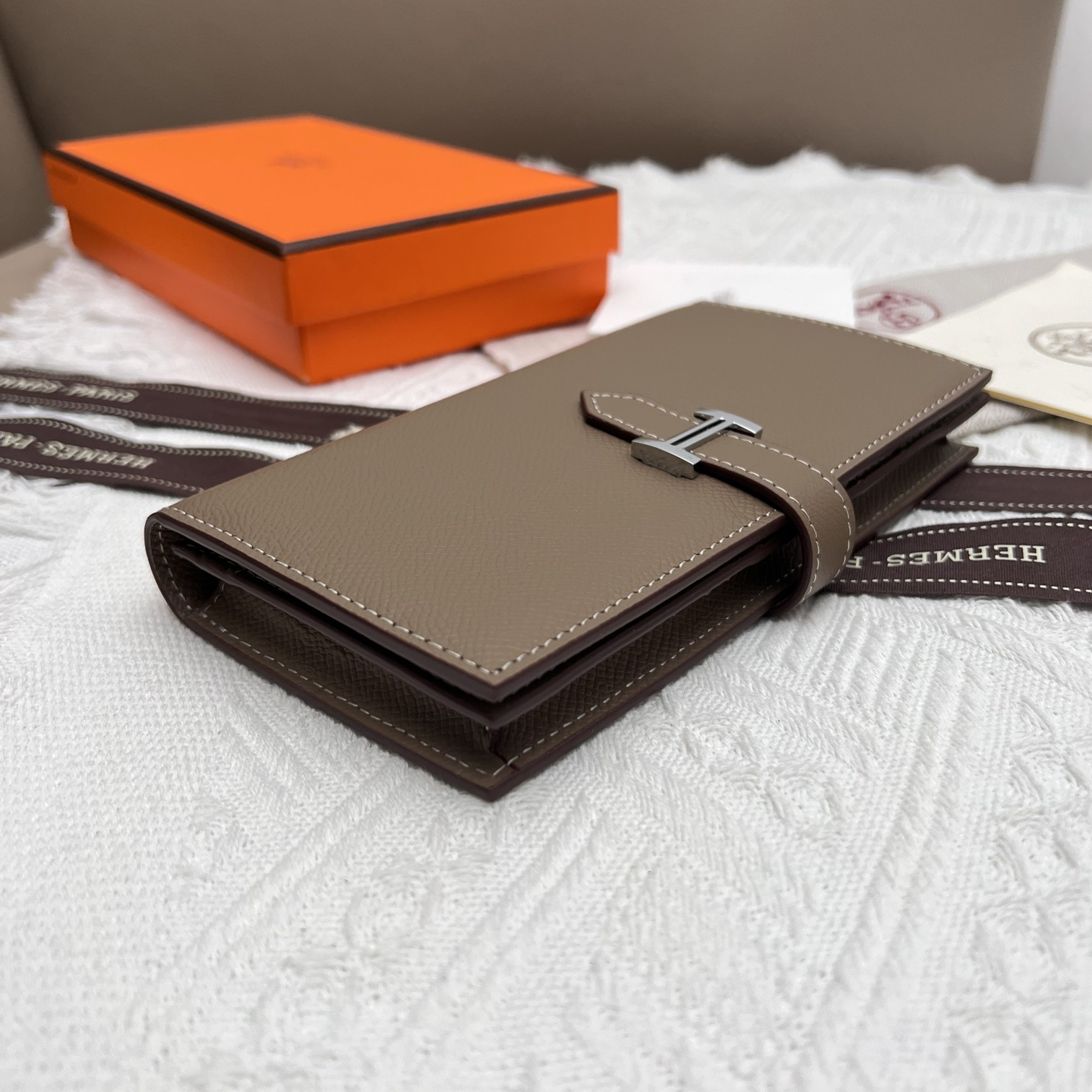 Hermès Togo Calfskin Vertical Zip Wallet - Image 3
