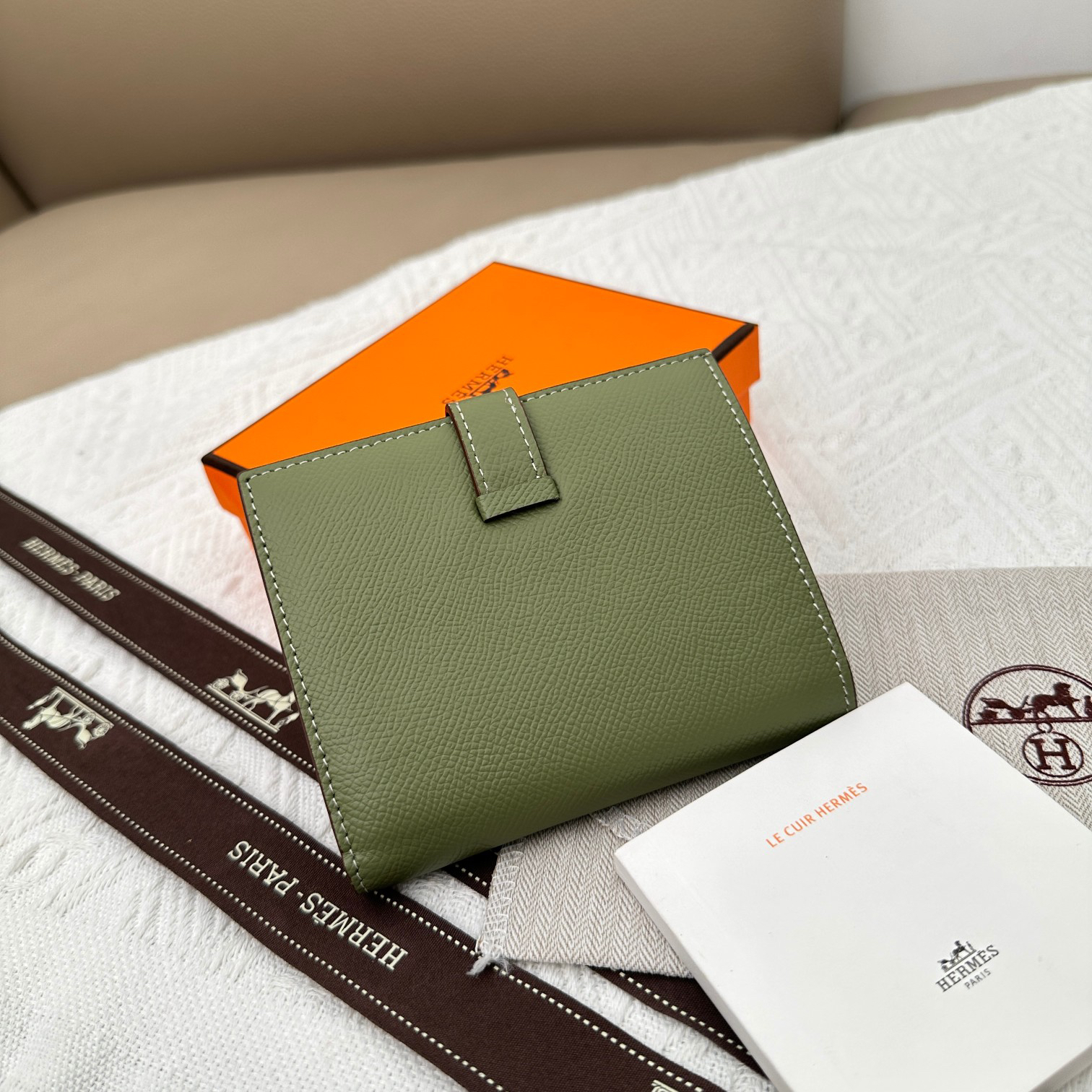 Hermès Palm-Grain Leather Vertical Wallet - Image 3