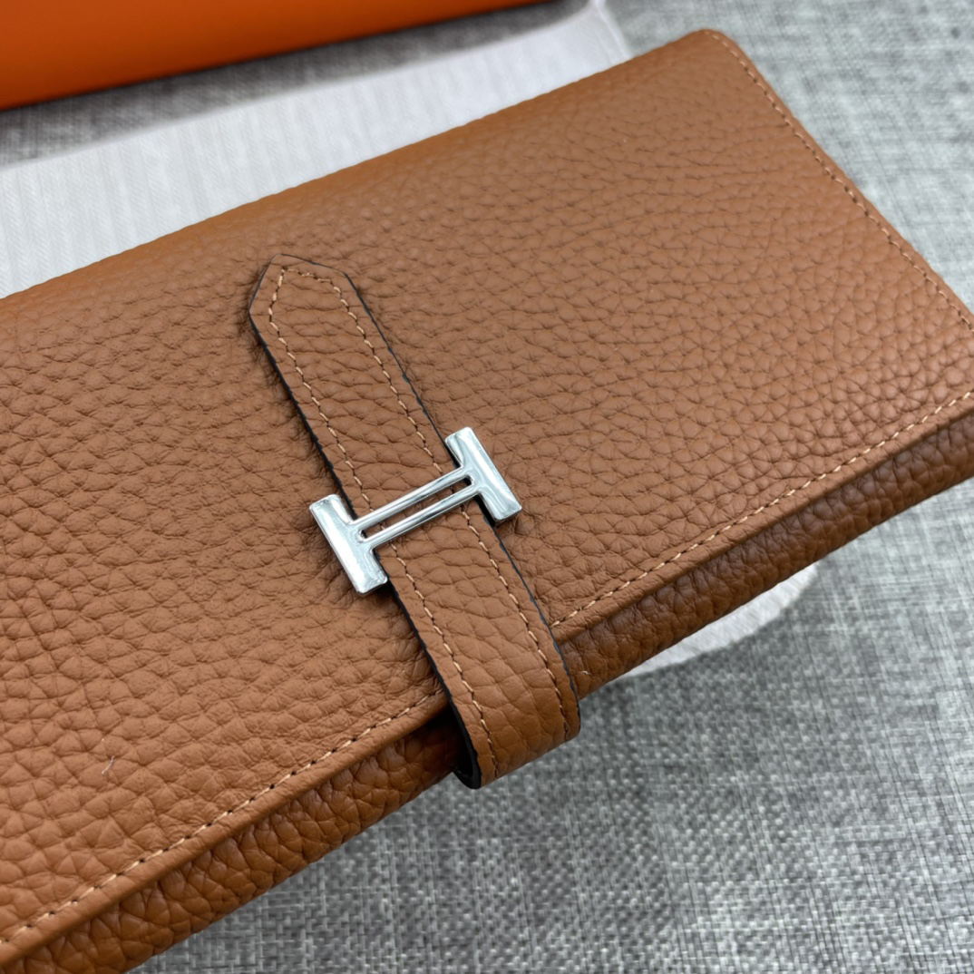 Hermes Women's Solid Color Togo Leather Bifold Wallet - Image 3