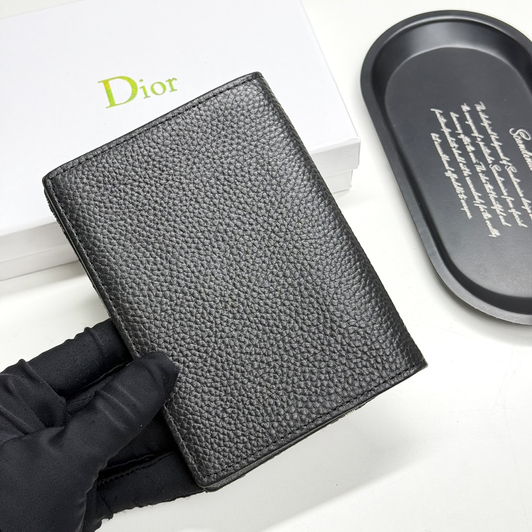 Dior 30 Montaigne Passport Holder - Image 3