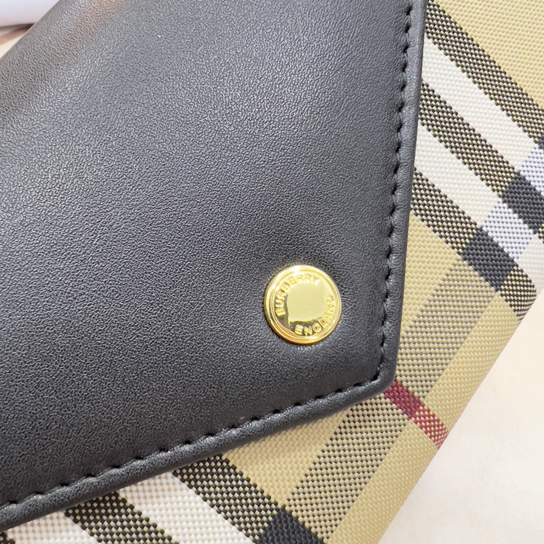 Burberry Vintage Check Long Wallet - Image 3