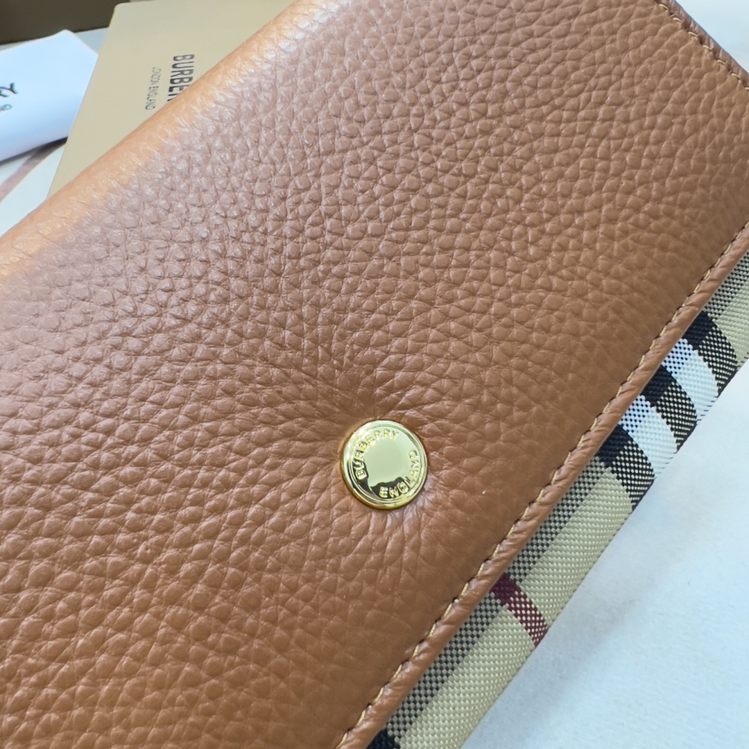 Burberry Vintage Check Long Wallet - Image 3