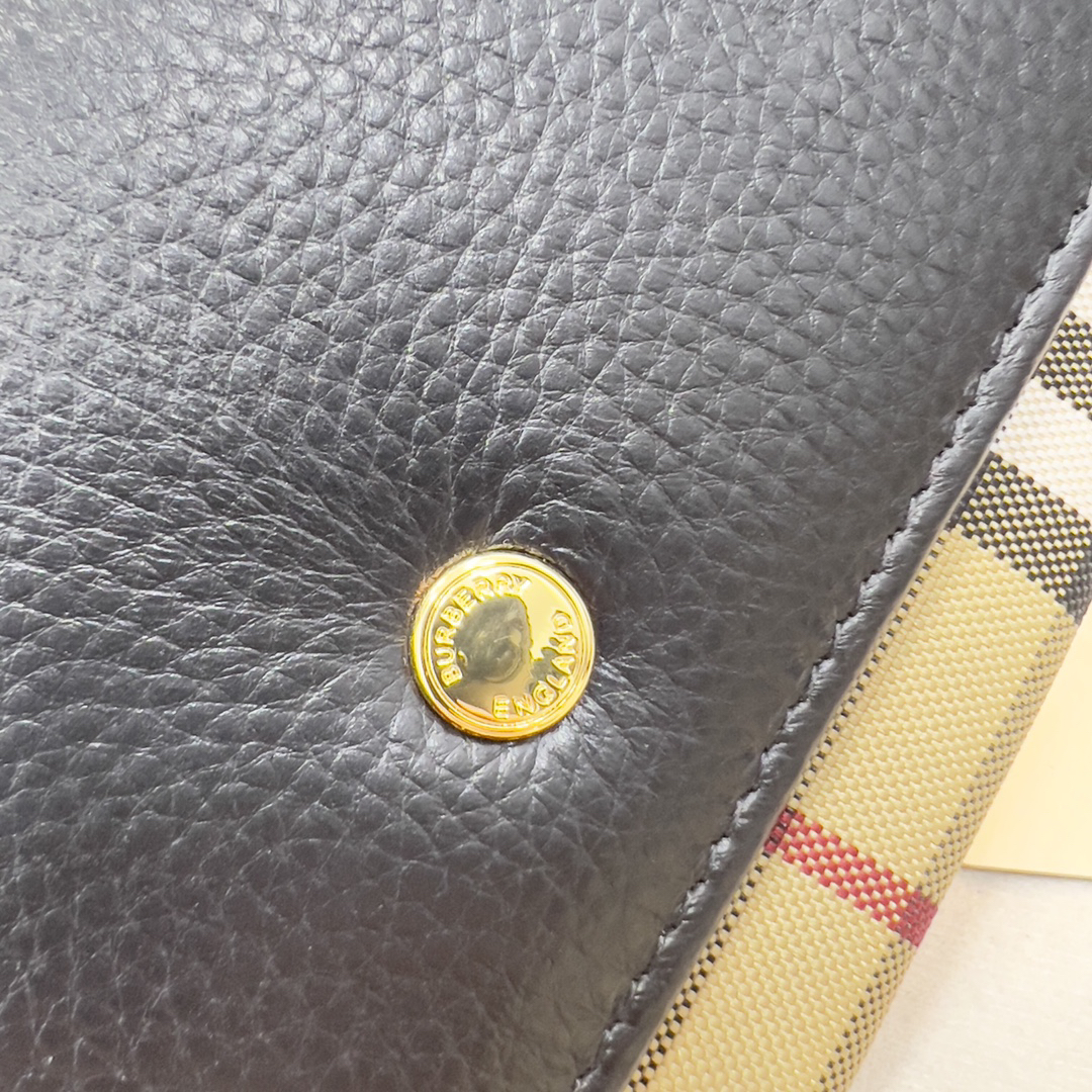 Burberry Vintage Check Long Wallet - Image 3