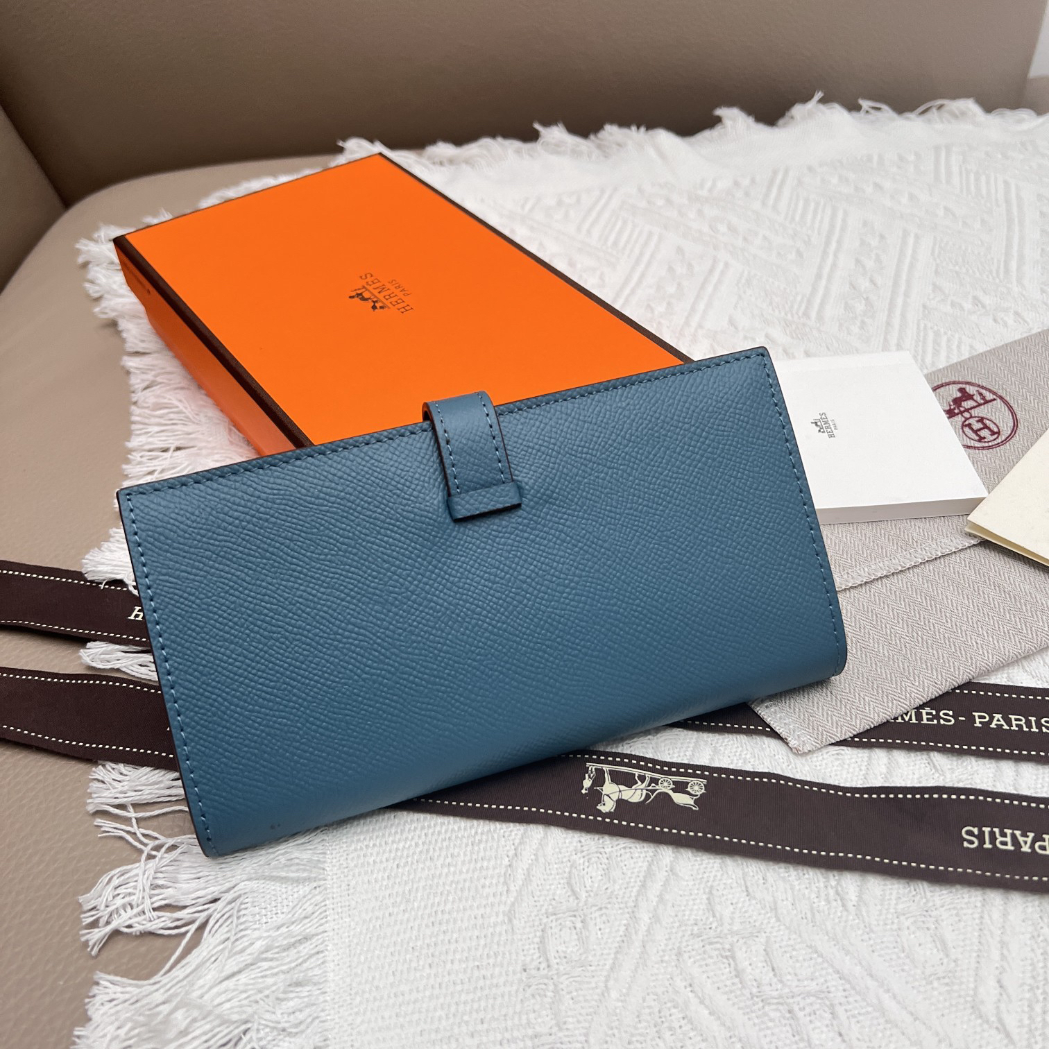 Hermès Women's Togo Leather Vertical Wallet with Zip Closure - Image 3