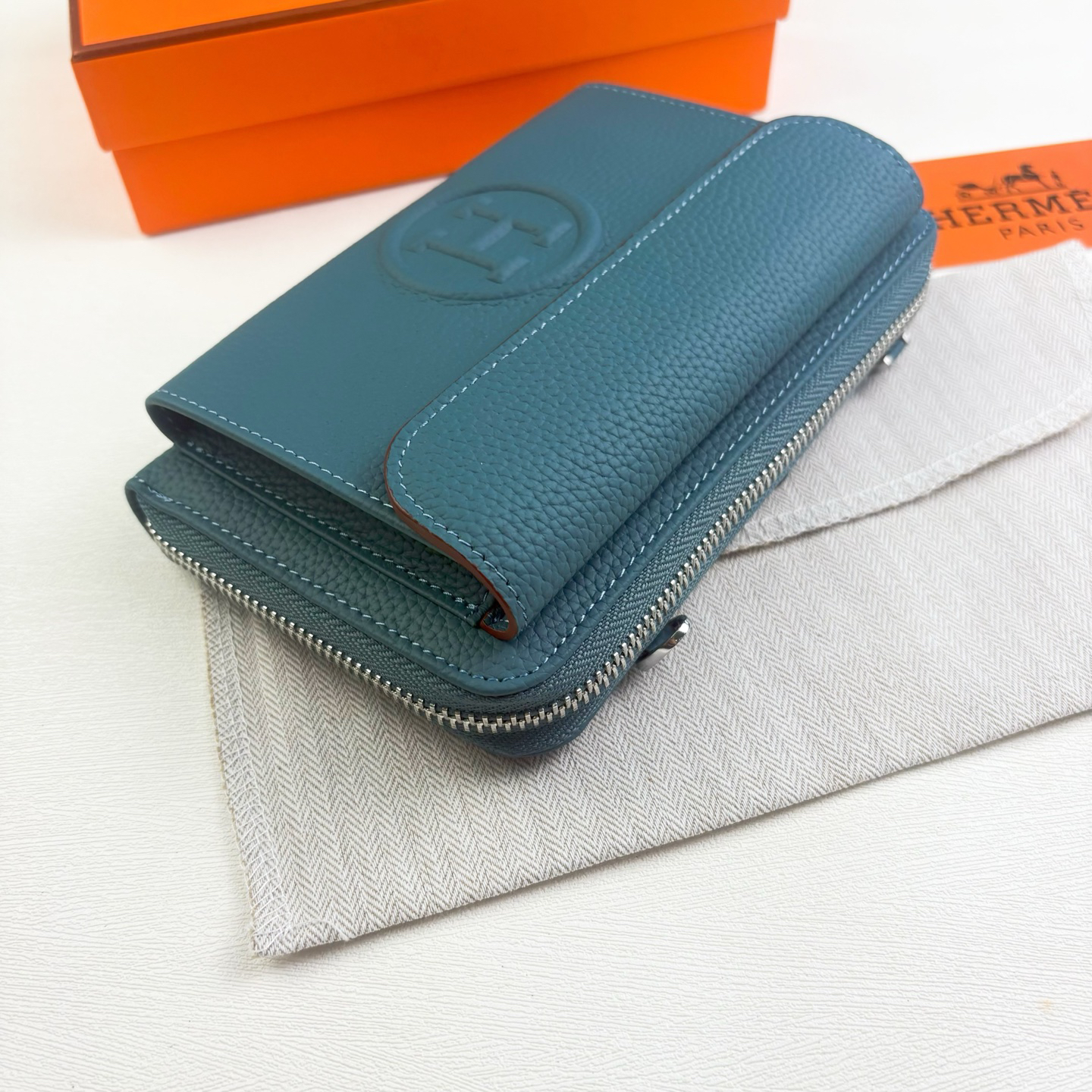 Hermès Leather Convertible Crossbody Bag - Image 3