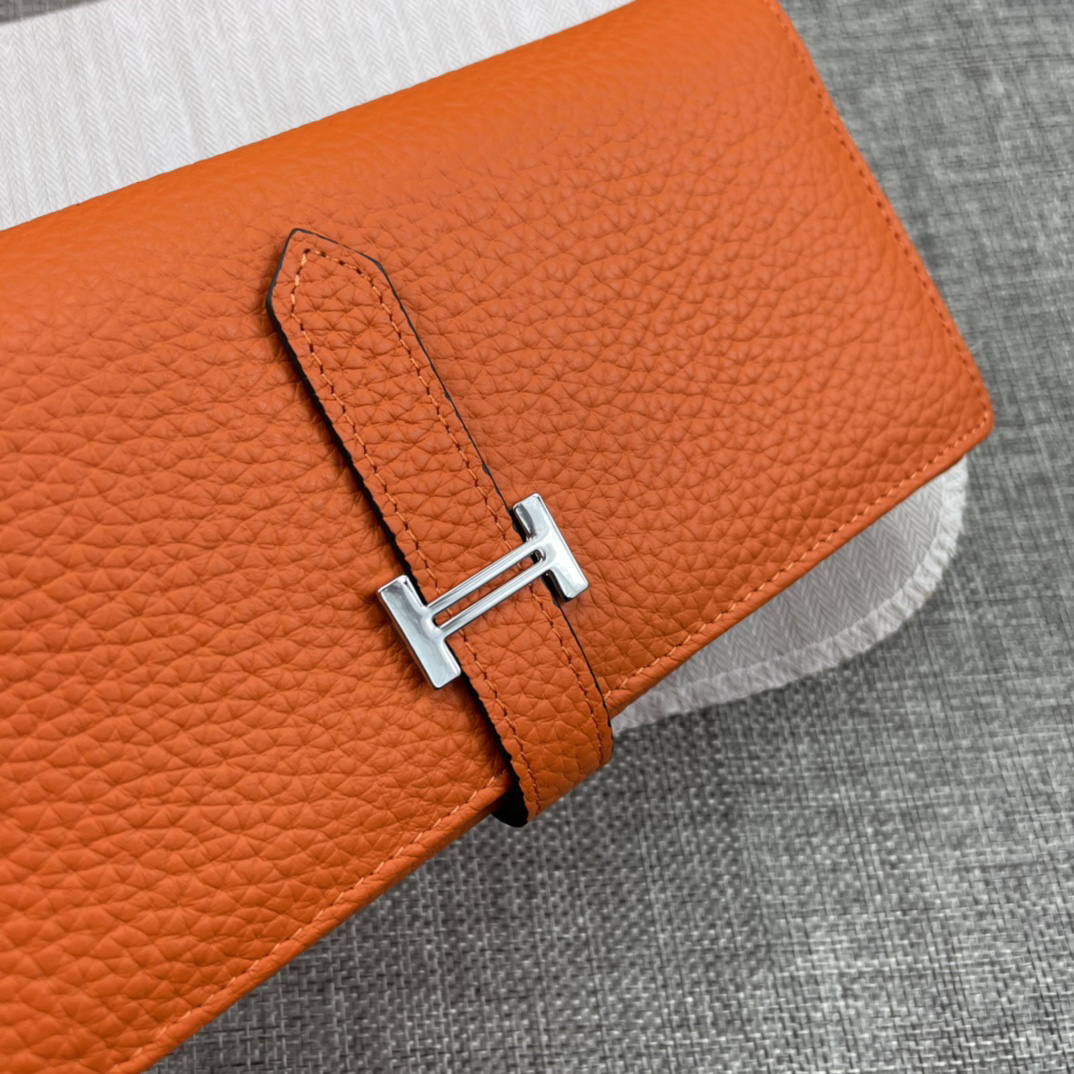 Hermes Women's Solid Color Bifold Leather Wallet - Image 3