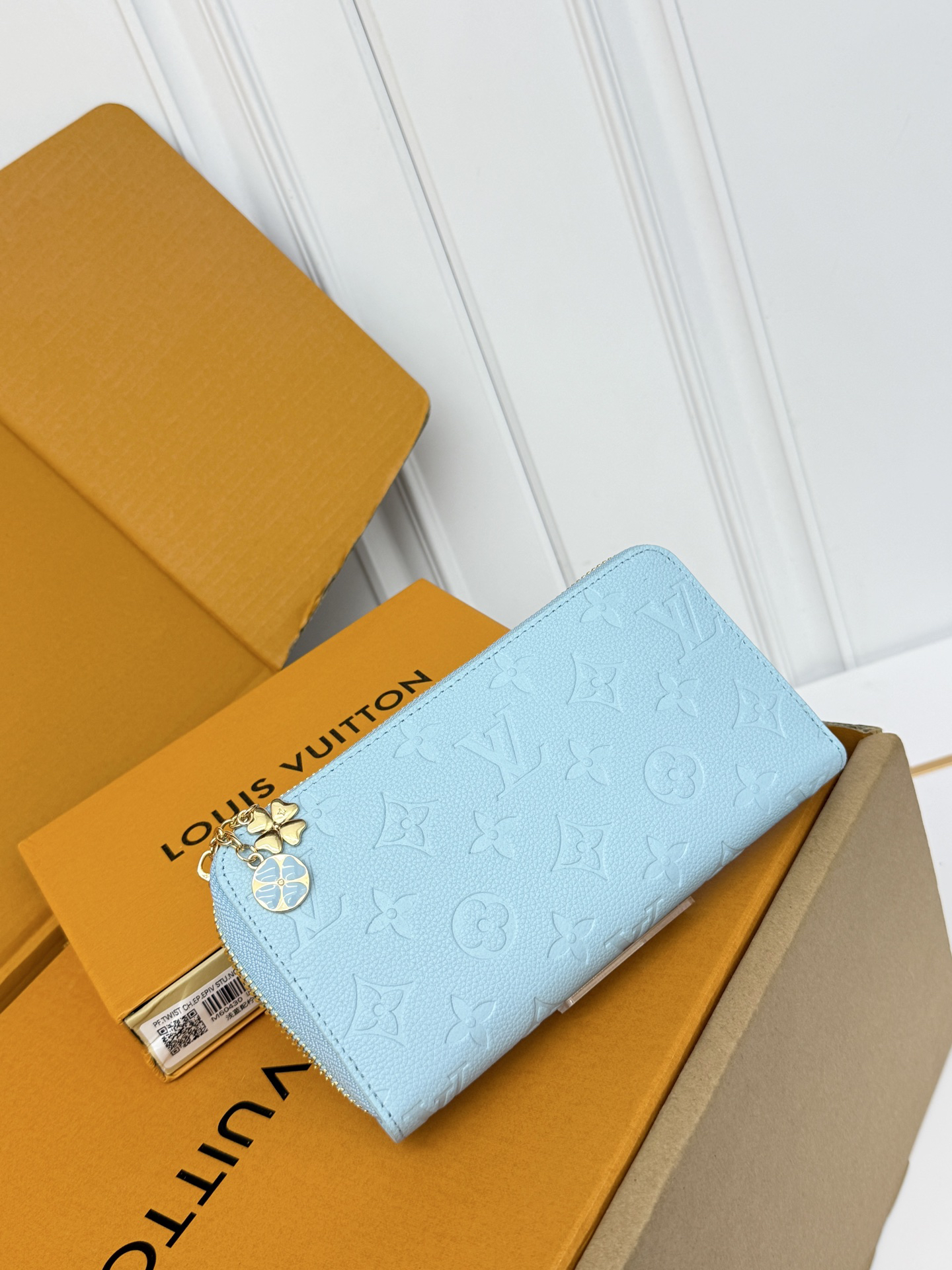 Louis Vuitton M60430 Zippy Wallet, Pale Blue with Lemon Yellow - Image 3