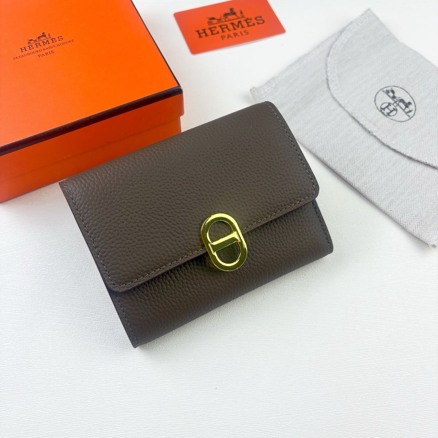 Hermès Togo Calfskin Wallet with Gold Clasp - Image 3