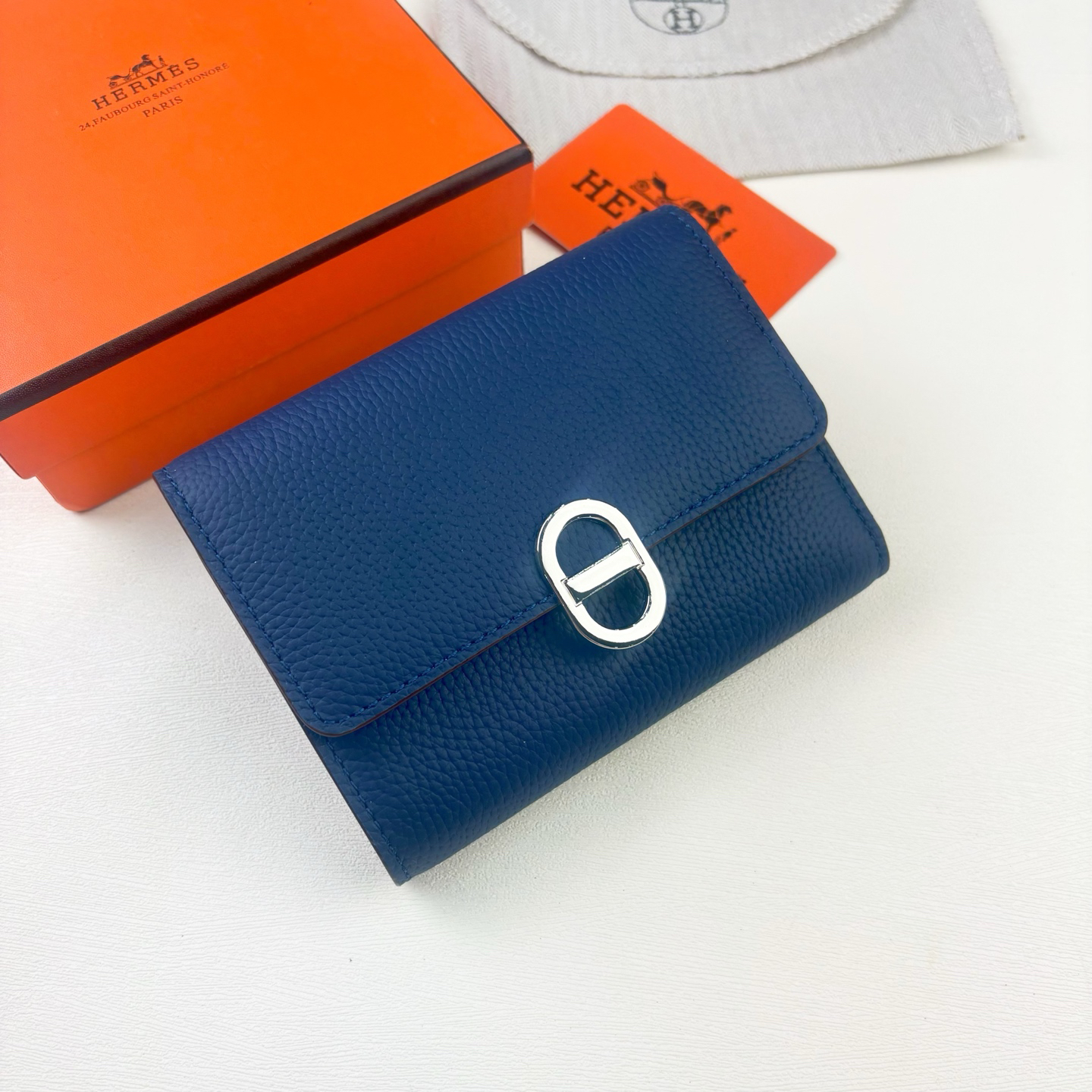 Hermès Togo Calfskin Wallet with Silver Clasp - Image 3