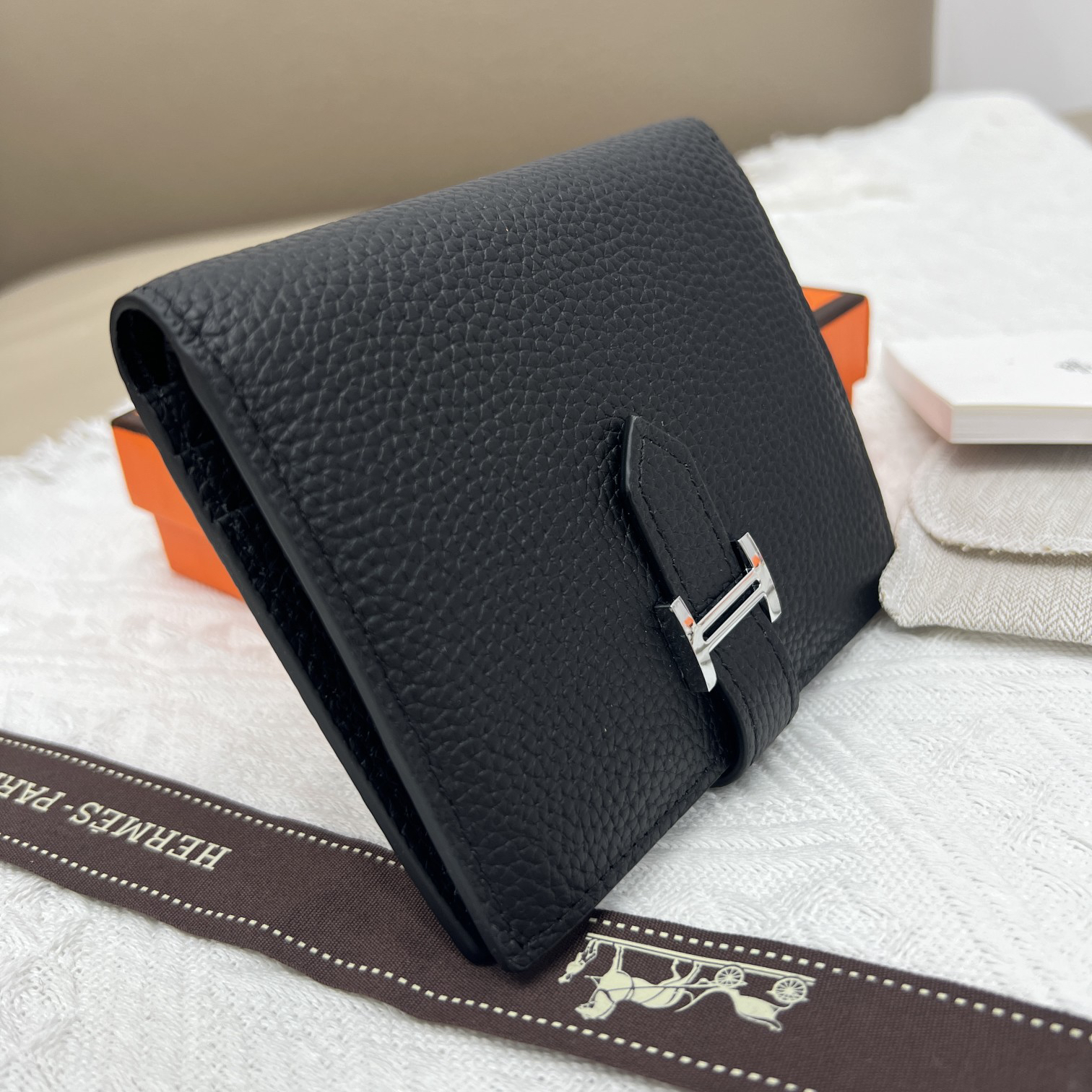 Hermès Constance Lychee-Grain Leather Shoulder Bag - Image 3