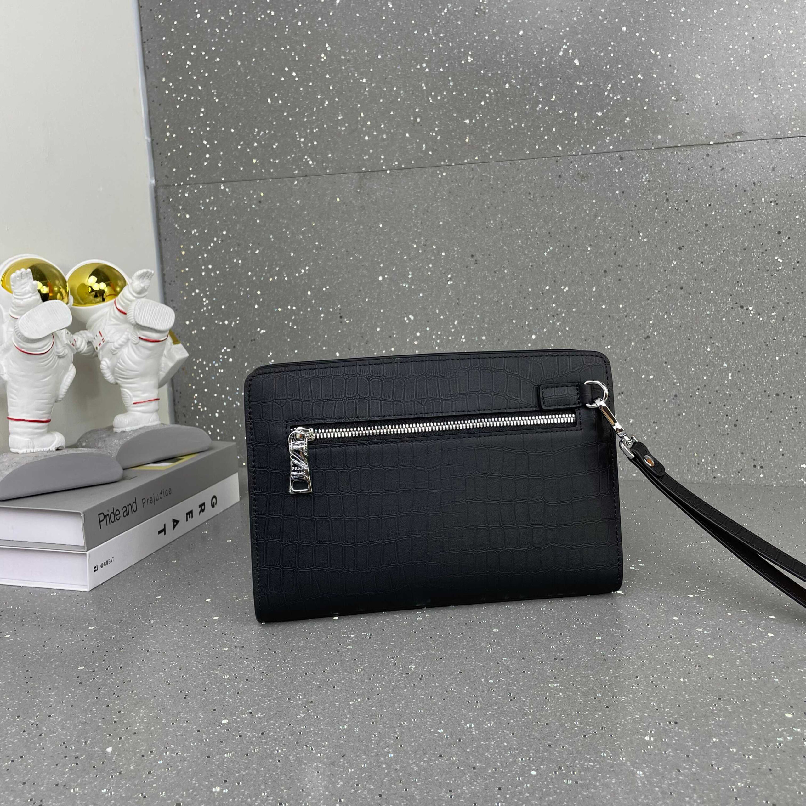 Prada Men's Black Leather Handbag, Model 6032-4 - Image 4