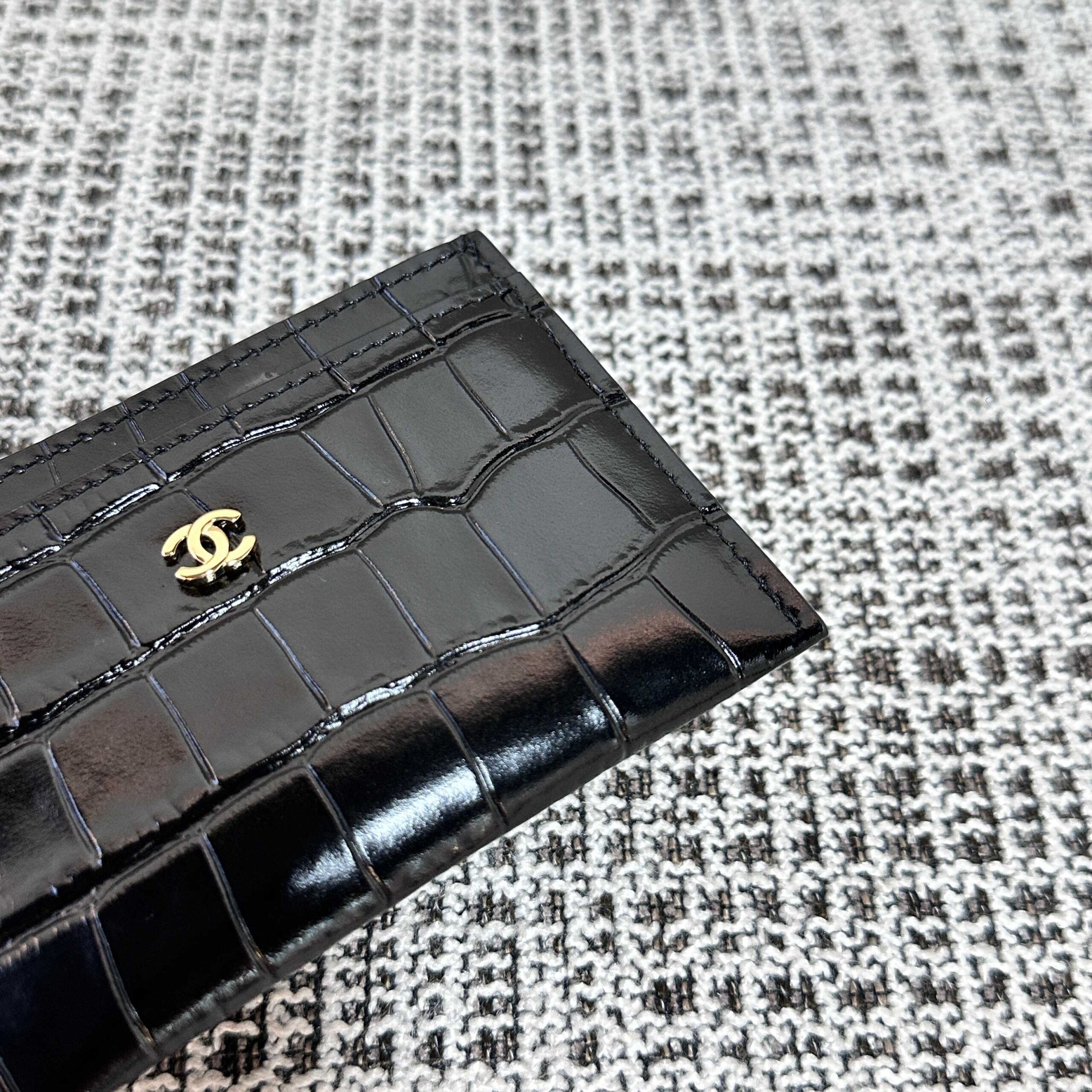 CHANEL Crocodile-Embossed Leather Wallet - Image 4