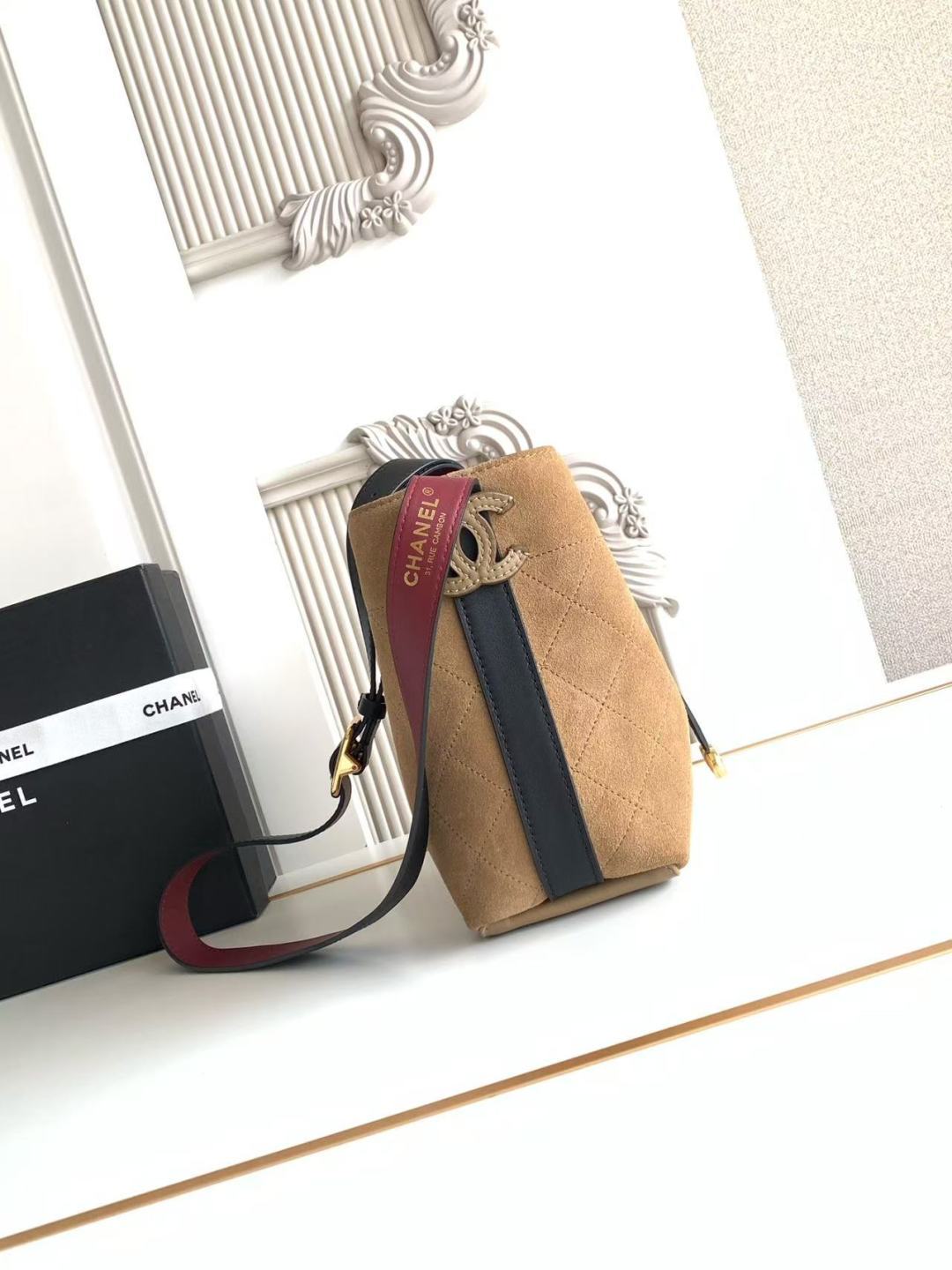 Chanel 26B AS6537 Small Leather Bucket Crossbody Bag - Image 4