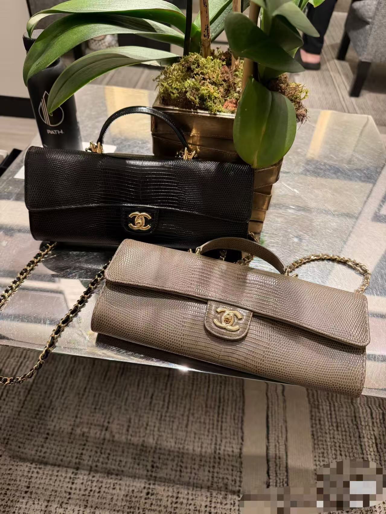 Chanel 26A Crocodile-Embossed Leather Chain Shoulder Bag - Image 4