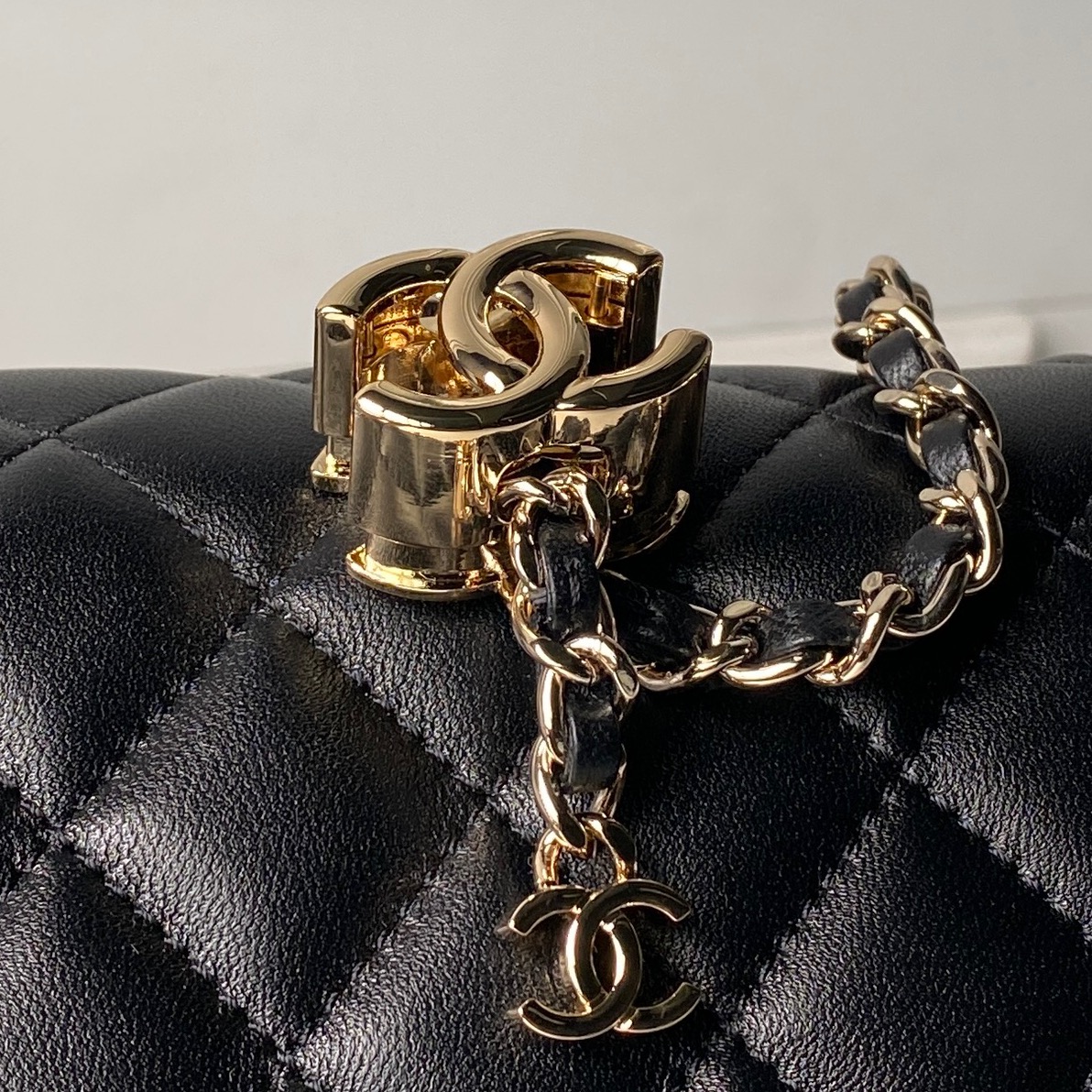 Chanel 26C CC Clasp CF Series Crossbody Bag - Image 4