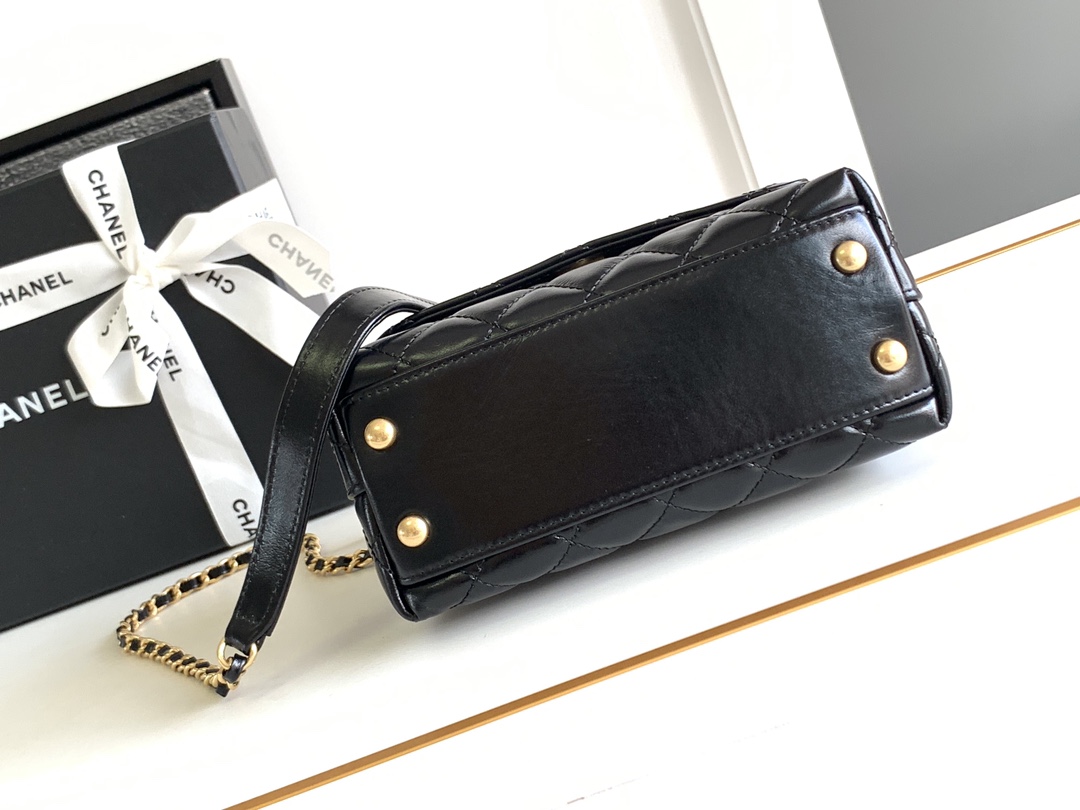 Chanel Coco Handle Classic Leather Handbag - Image 4