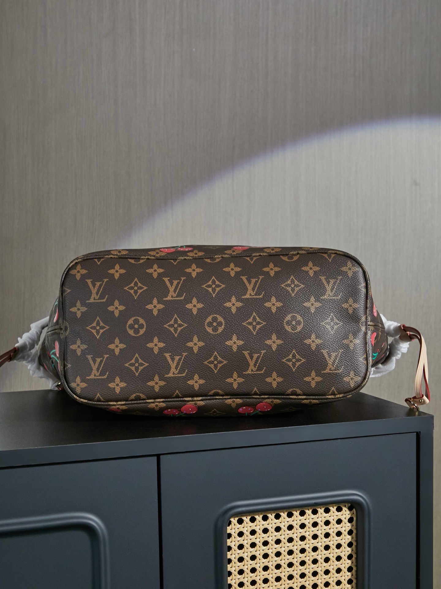 Louis Vuitton Neverfull MM M13263 Cherry Tote Bag - Image 4