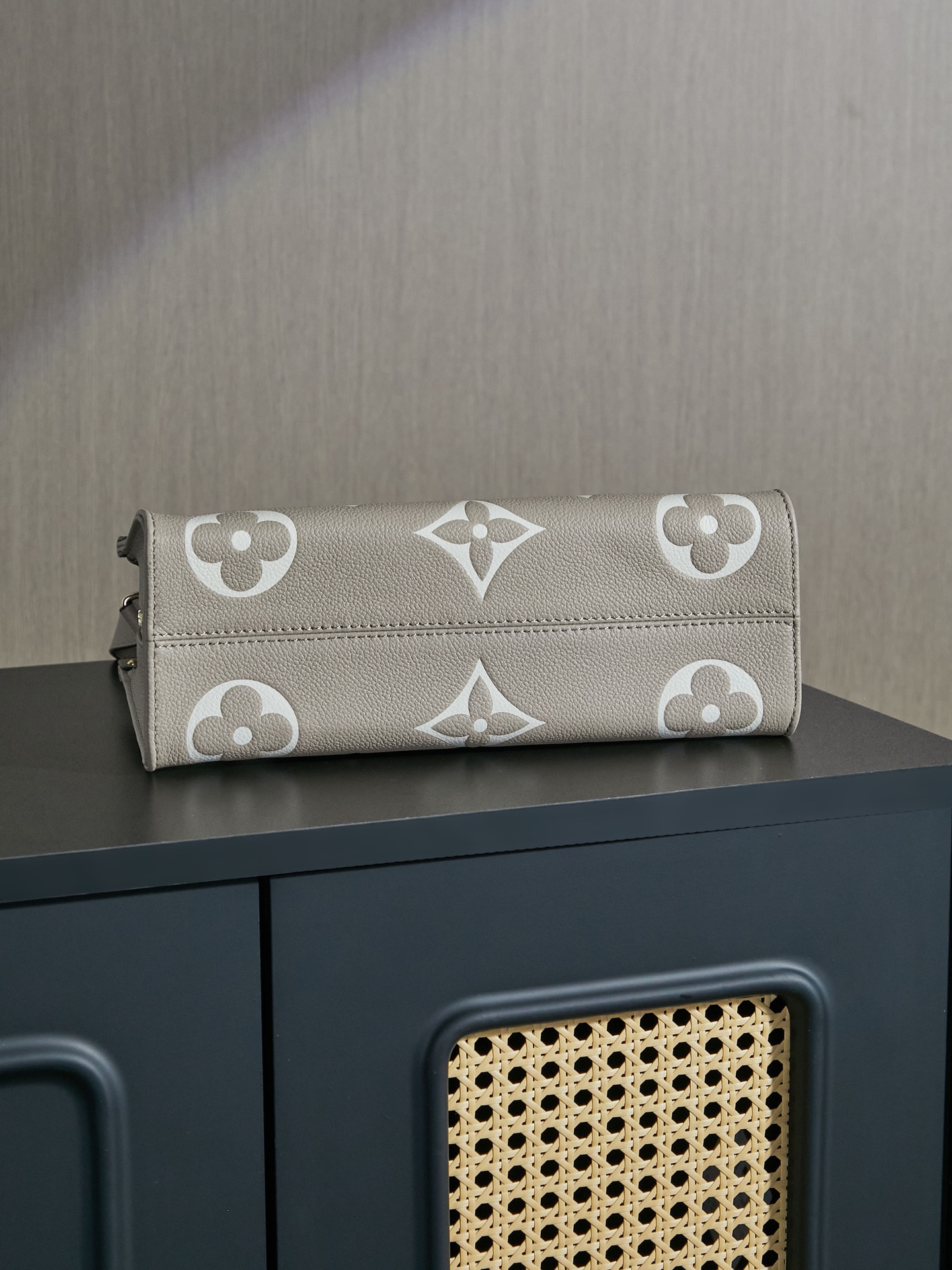 Louis Vuitton OnTheGo East West Tote Bag - Image 4