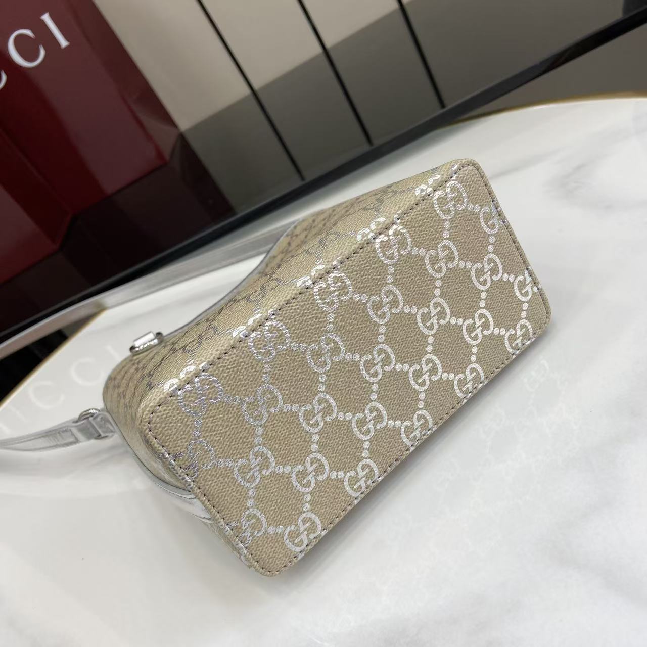Gucci Model 847090 Apricot Silver Bag - Image 4