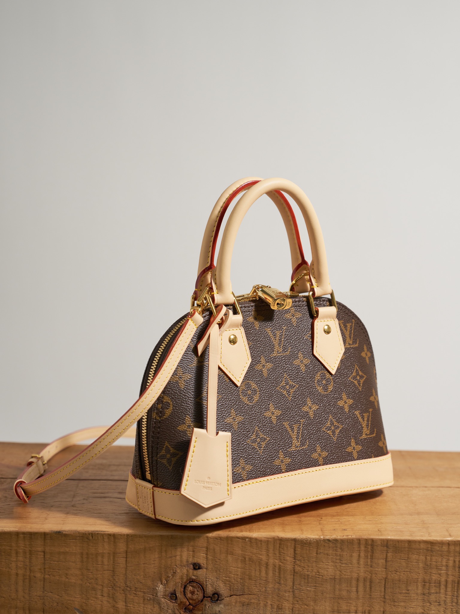Louis Vuitton Alma BB Handbag in Monogram Canvas - Image 4