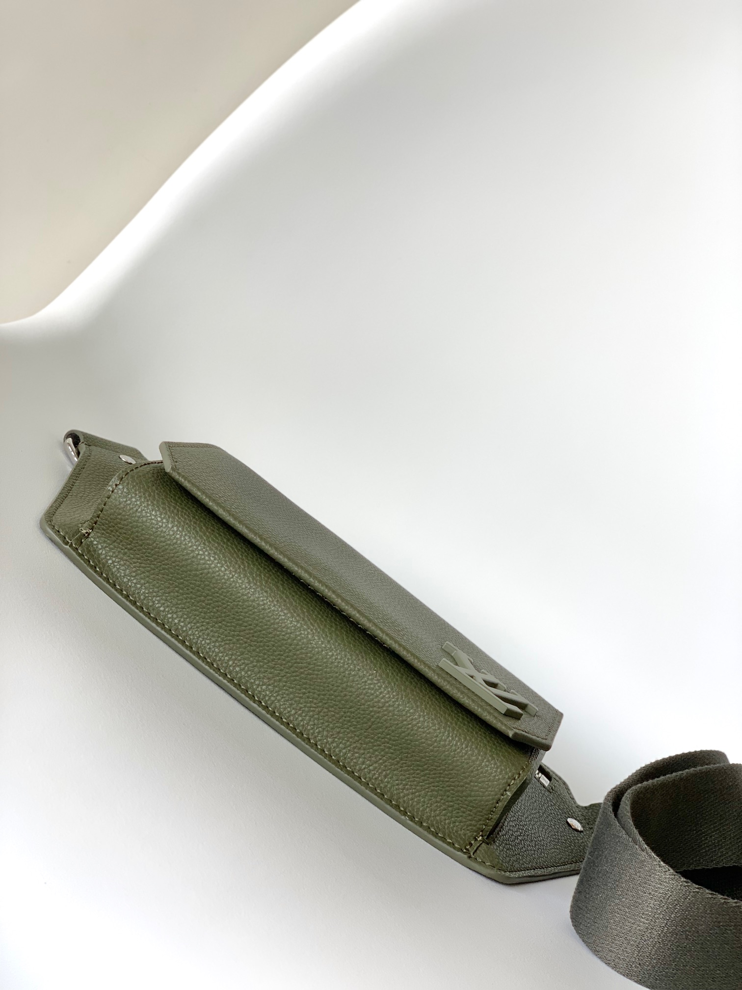 Louis Vuitton Aerogram M21364 Leather Shoulder Bag - Image 4