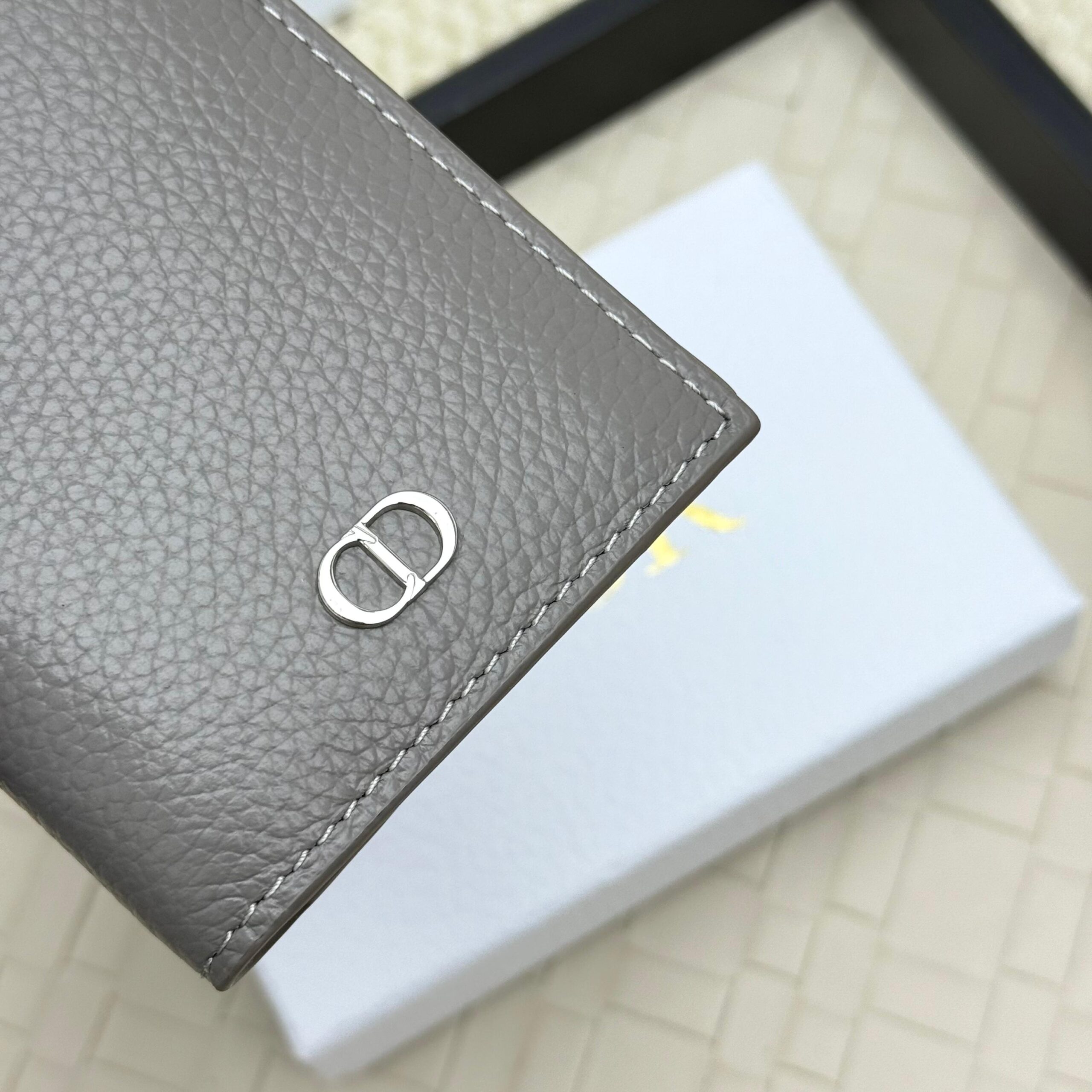 Dior Oblique Bifold Card Holder - Image 4