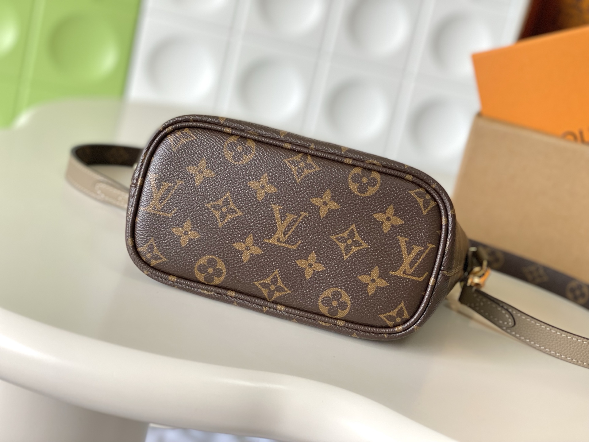 Louis Vuitton Bandoulière Inside Out BB Reversible Tote Bag - Image 4