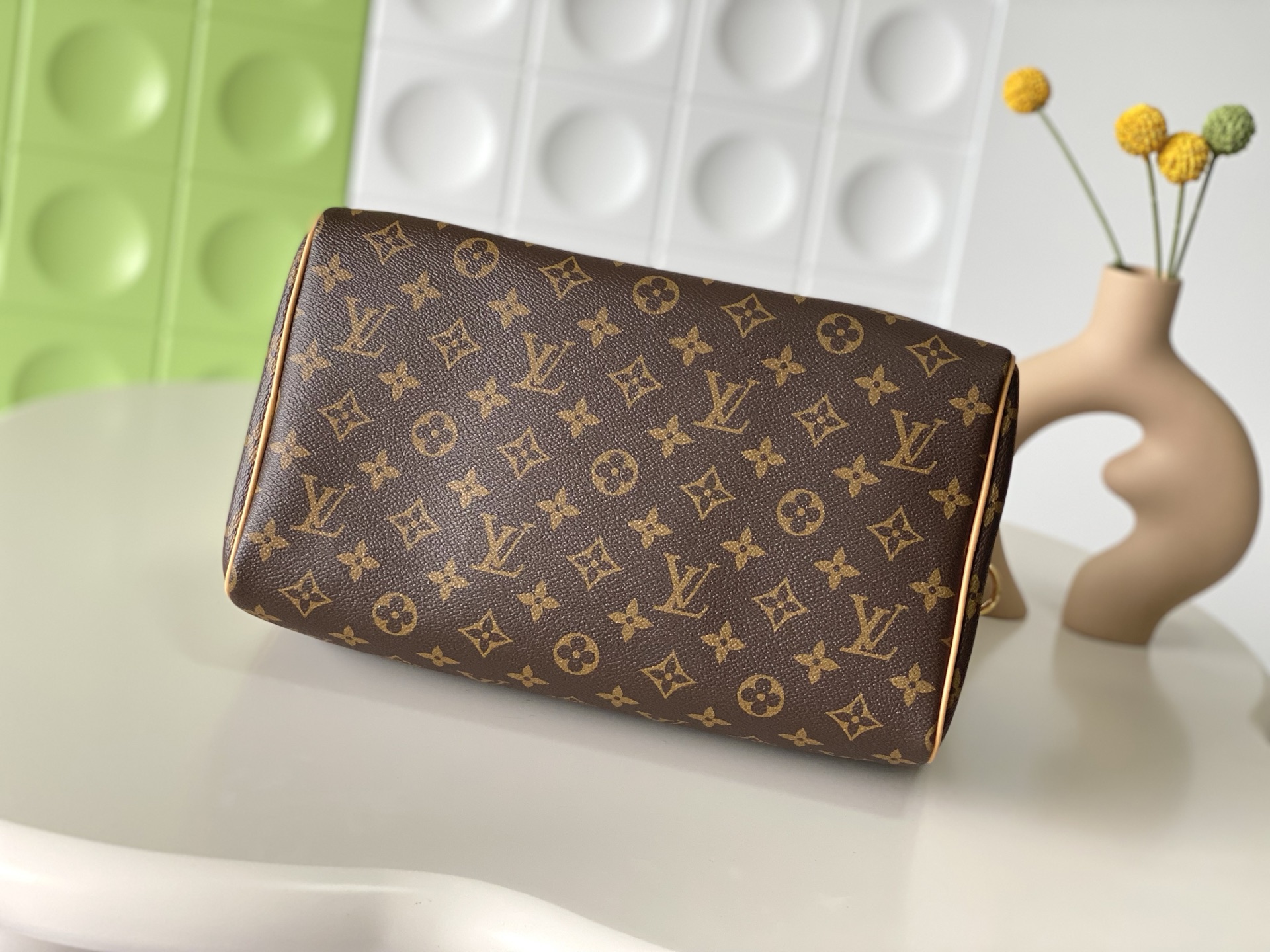 Louis Vuitton Sedy Soft 30 Handbag - Image 4