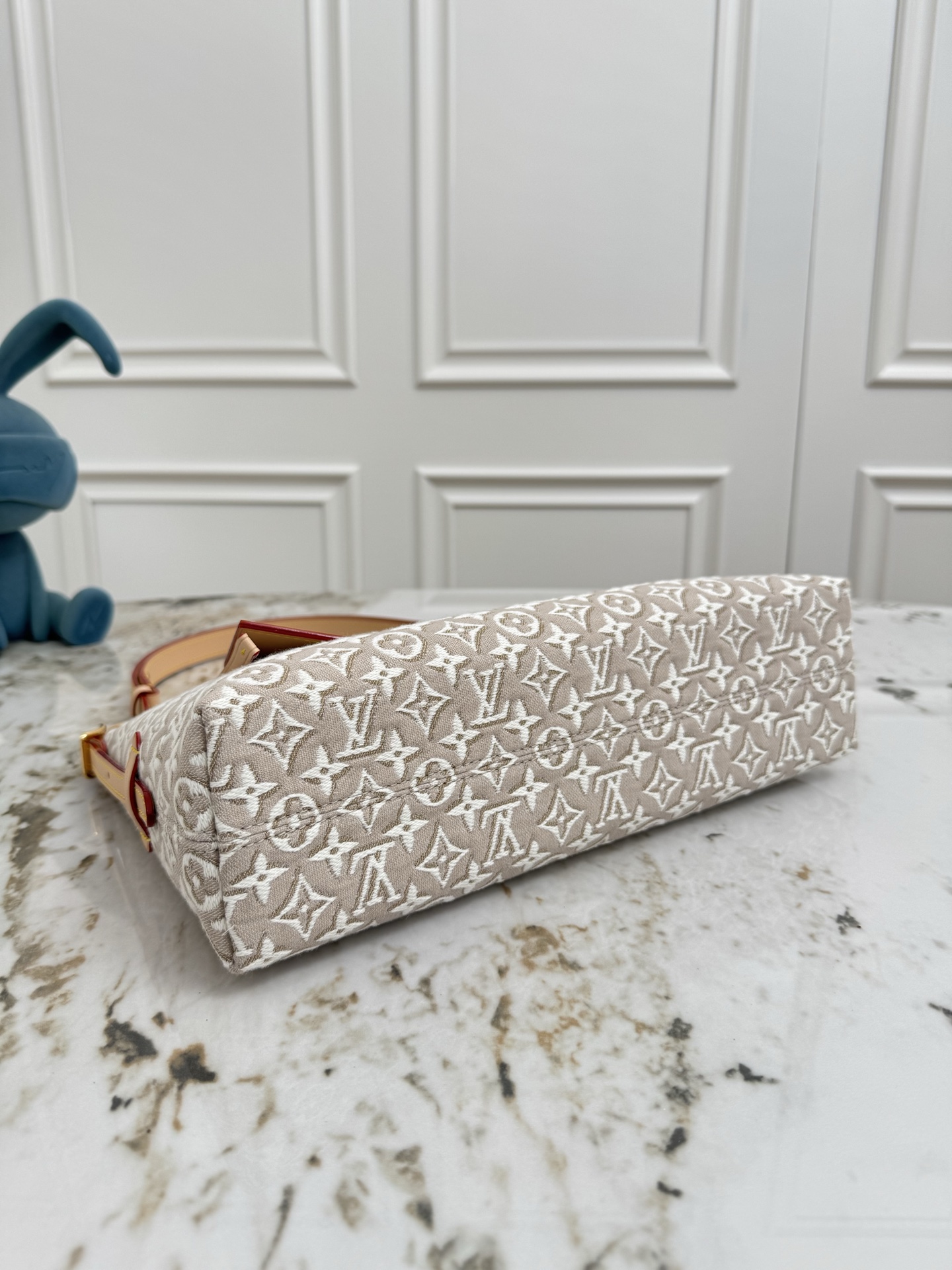 Louis Vuitton CarryAll EastWest Handbag in White Embossed Denim - Image 4