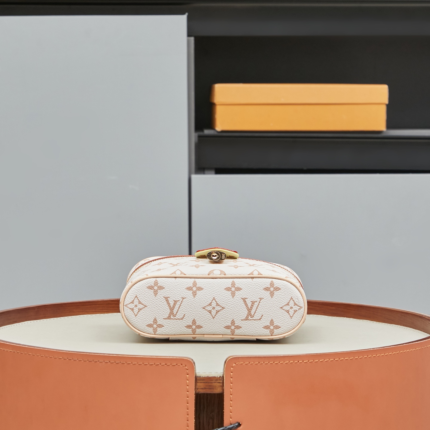 Louis Vuitton M29782 Vanity Chain Pouch – LV Crafty Monogram Dune - Image 4