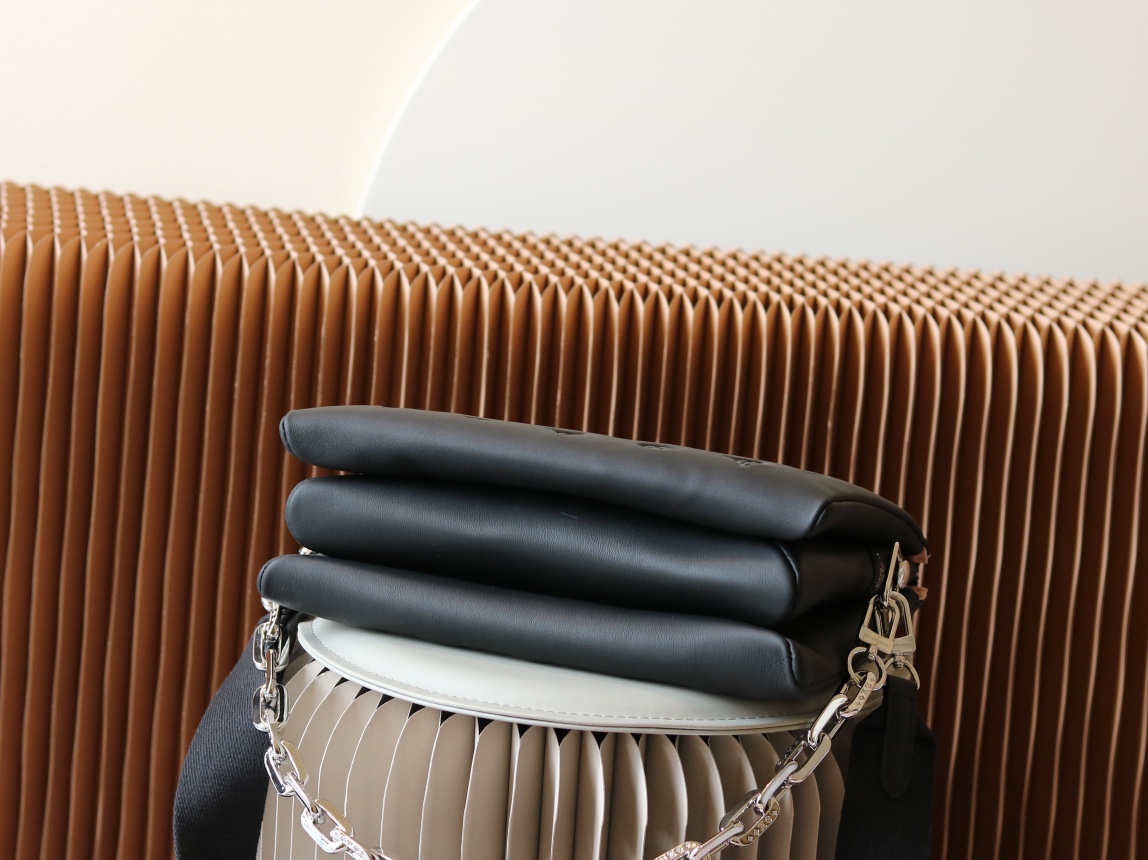 Louis Vuitton Coussin Small Black Lambskin Shoulder Bag - Image 4