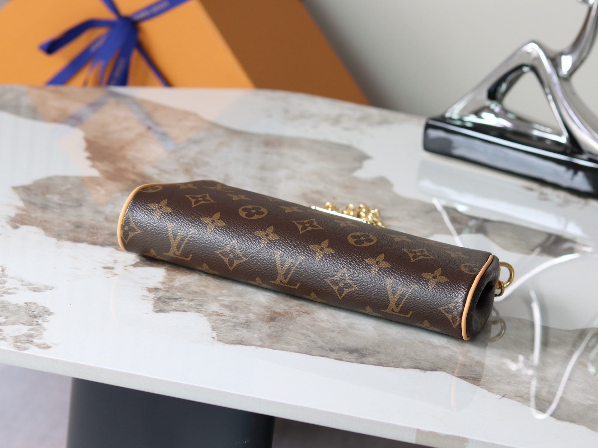 Louis Vuitton Pochette Eva Clutch - Image 4