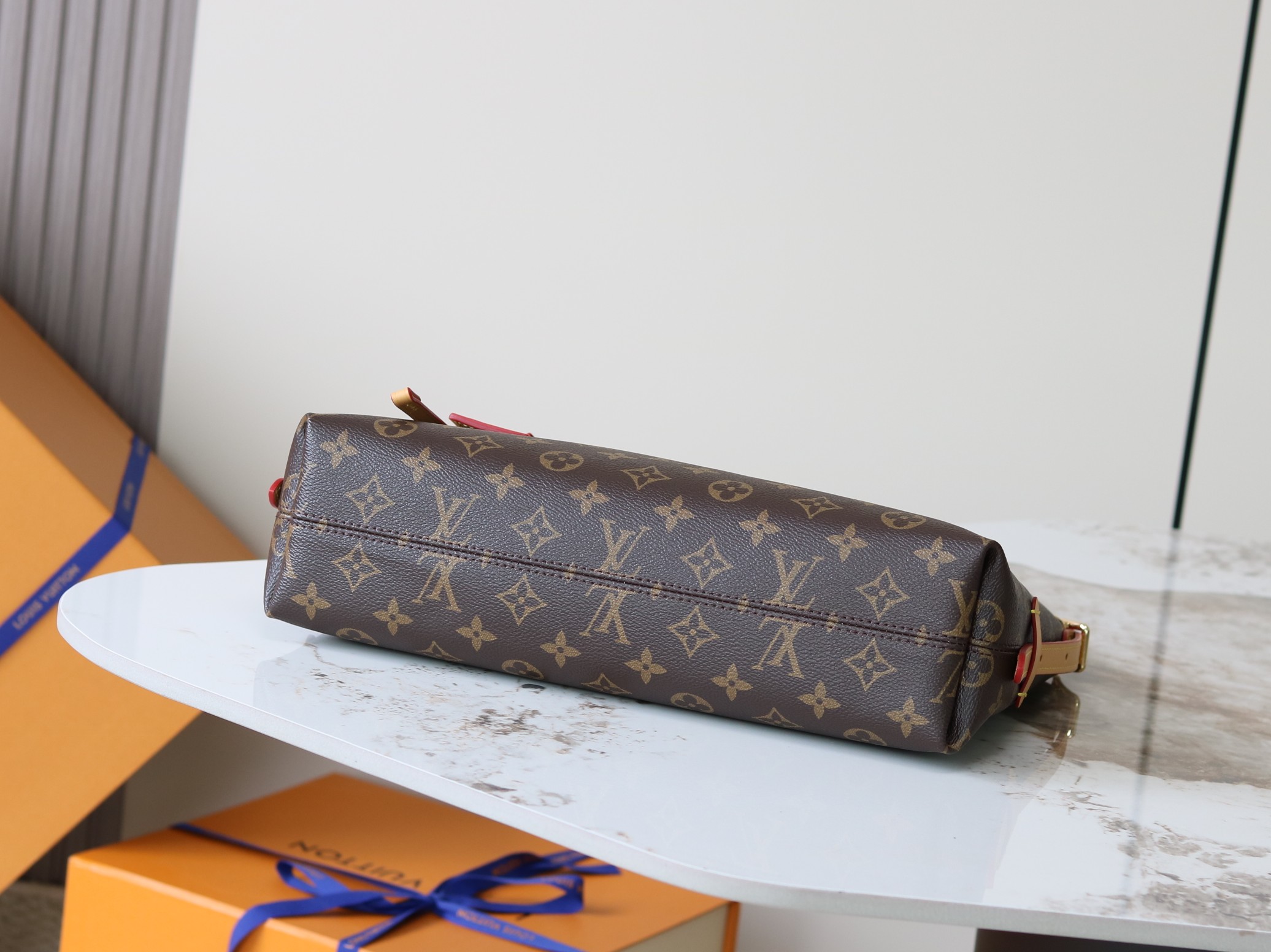 Louis Vuitton CarryAll EastWest Monogram Canvas Handbag - Image 4