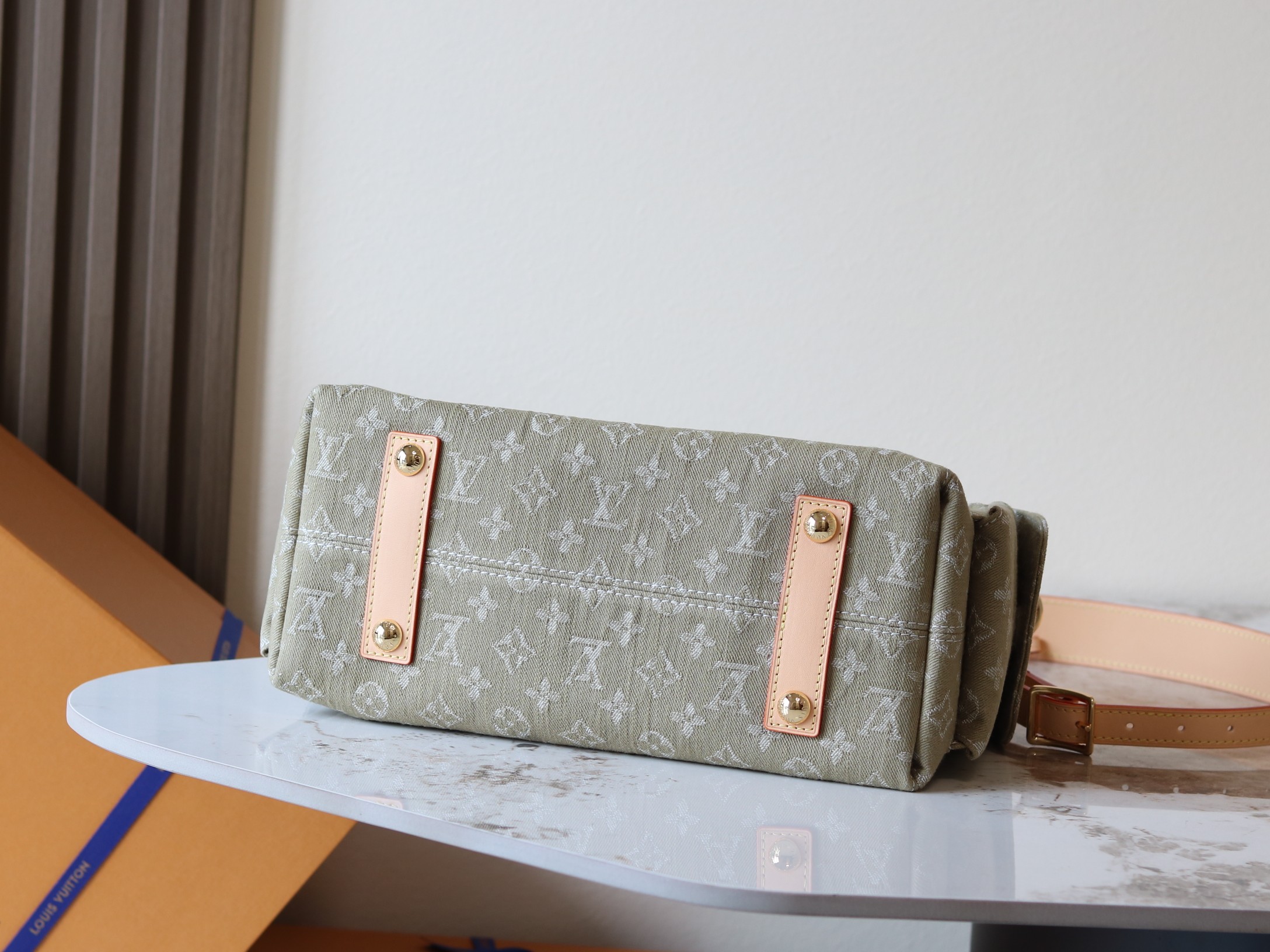 Louis Vuitton Carryall Cargo Small Handbag in Denim - Image 4