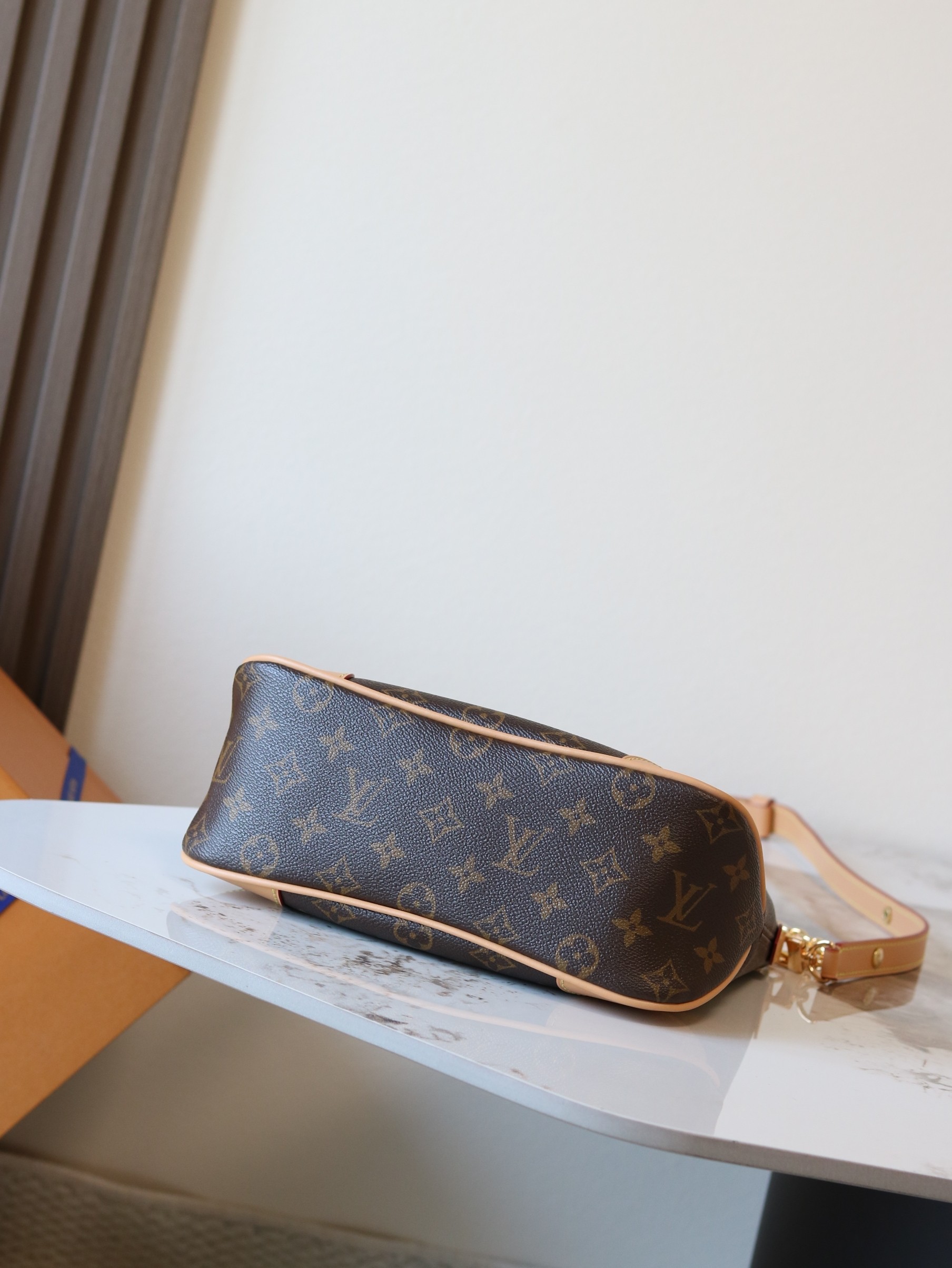 Louis Vuitton Boulogne Small Shoulder Bag - Image 4